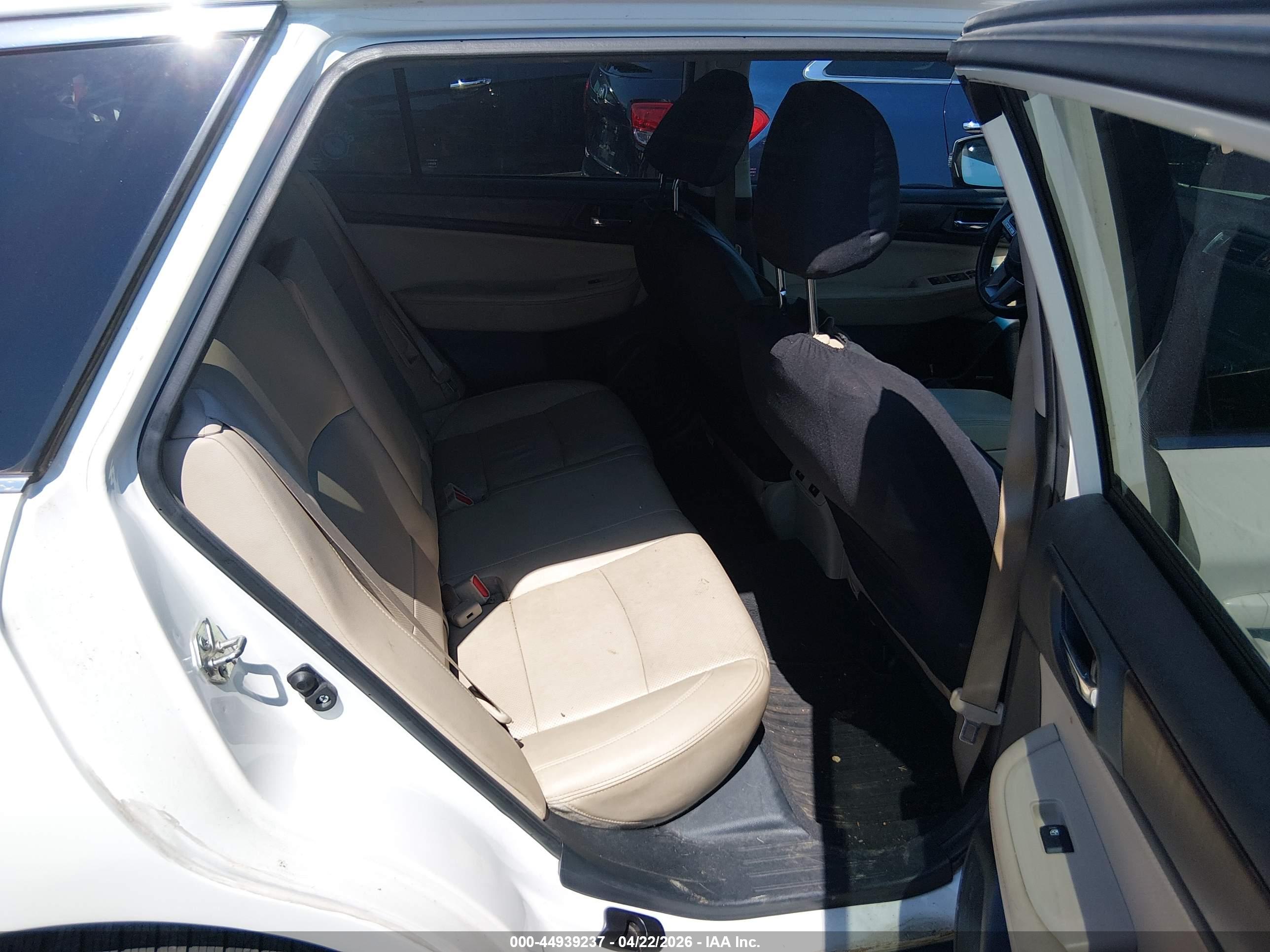 SUBARU OUTBACK image 8