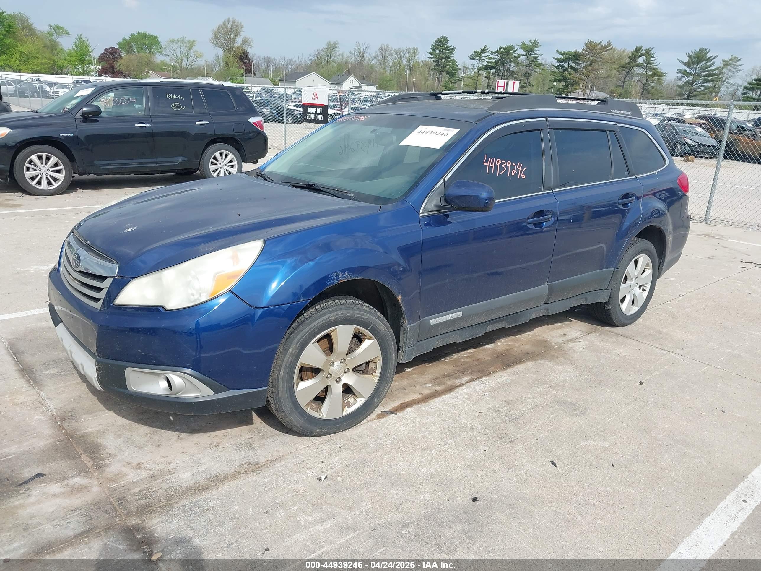 SUBARU OUTBACK image 2