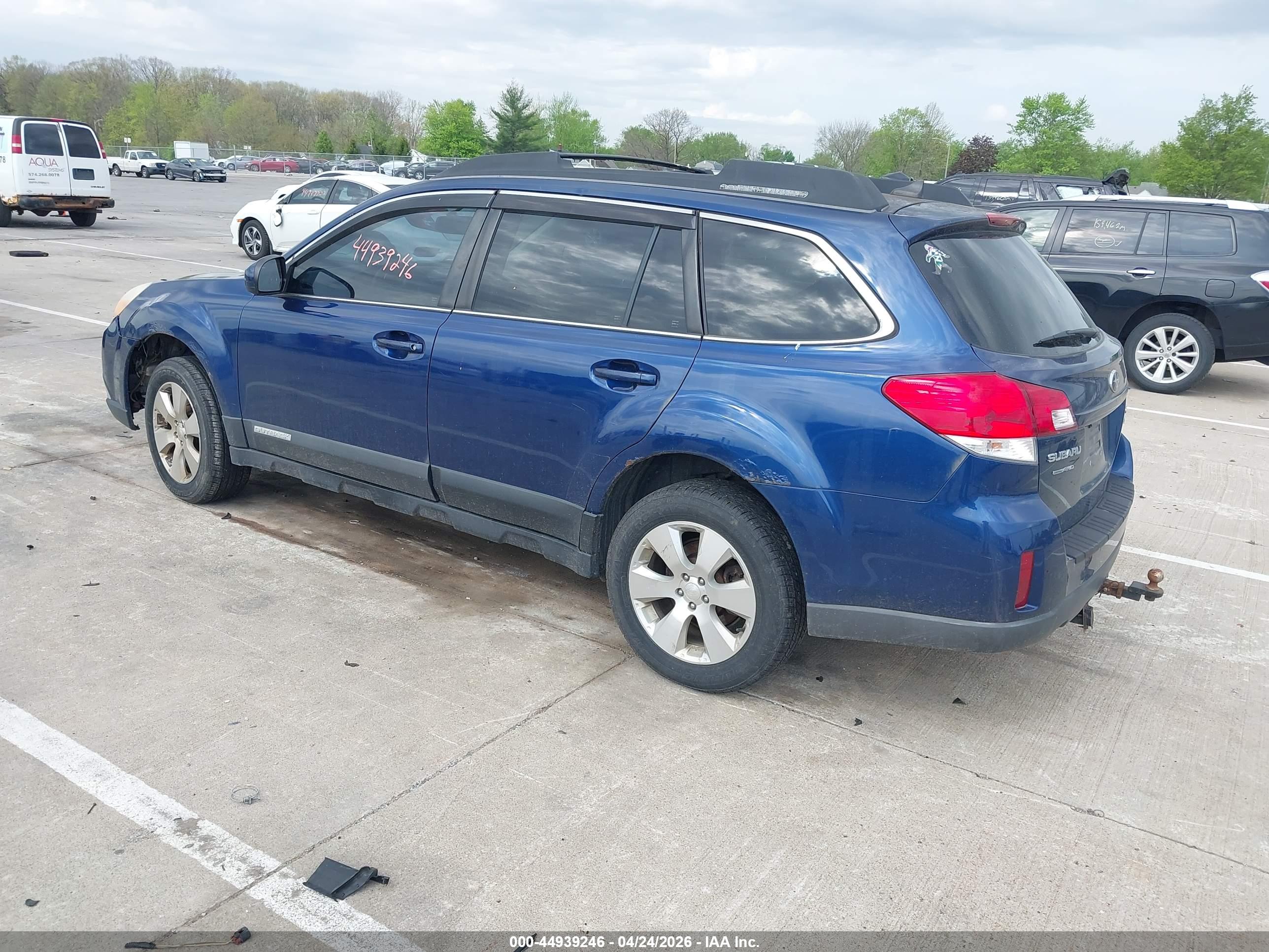 SUBARU OUTBACK image 3