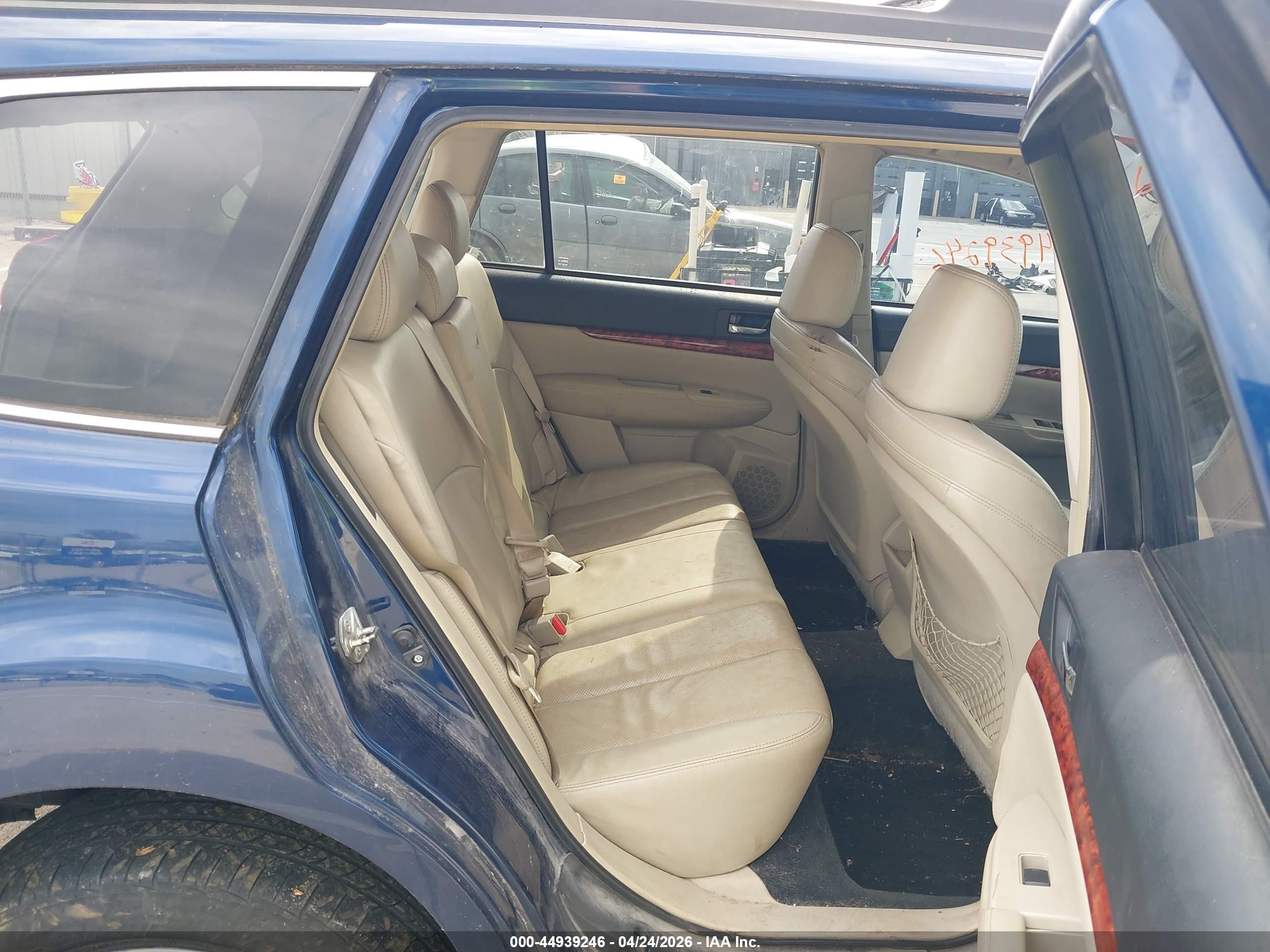 SUBARU OUTBACK image 8