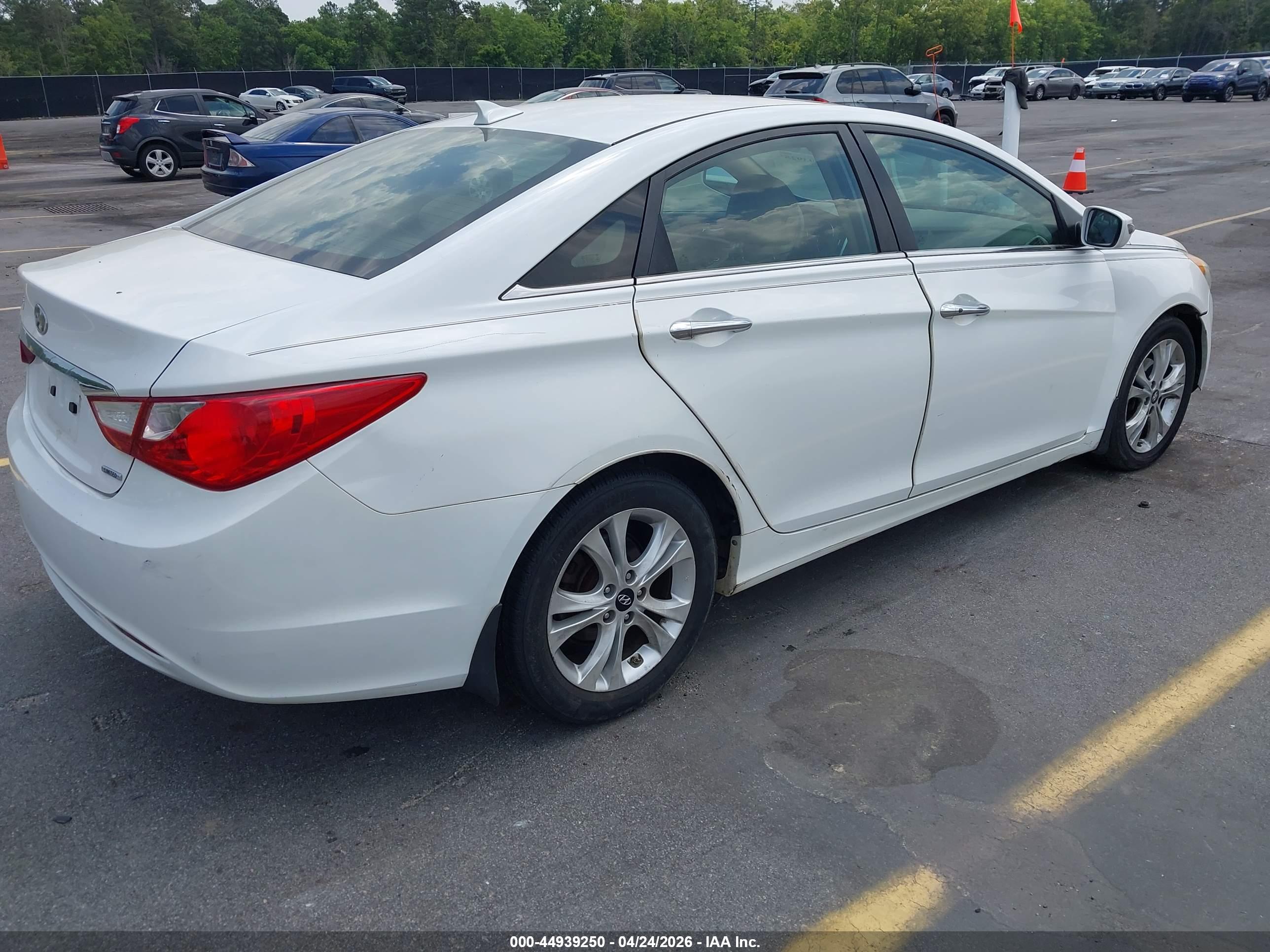 HYUNDAI SONATA image 4