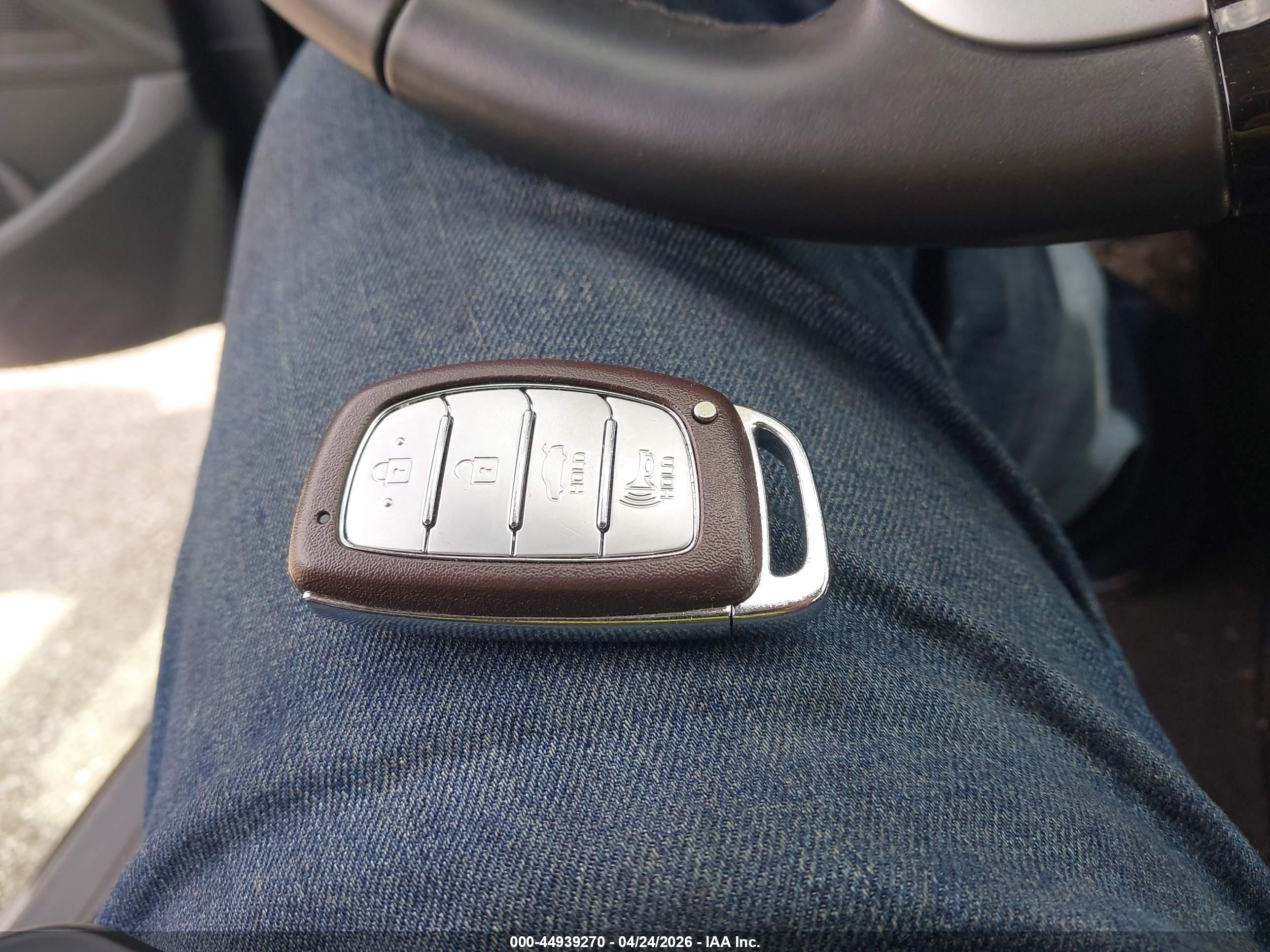 HYUNDAI ELANTRA image 11
