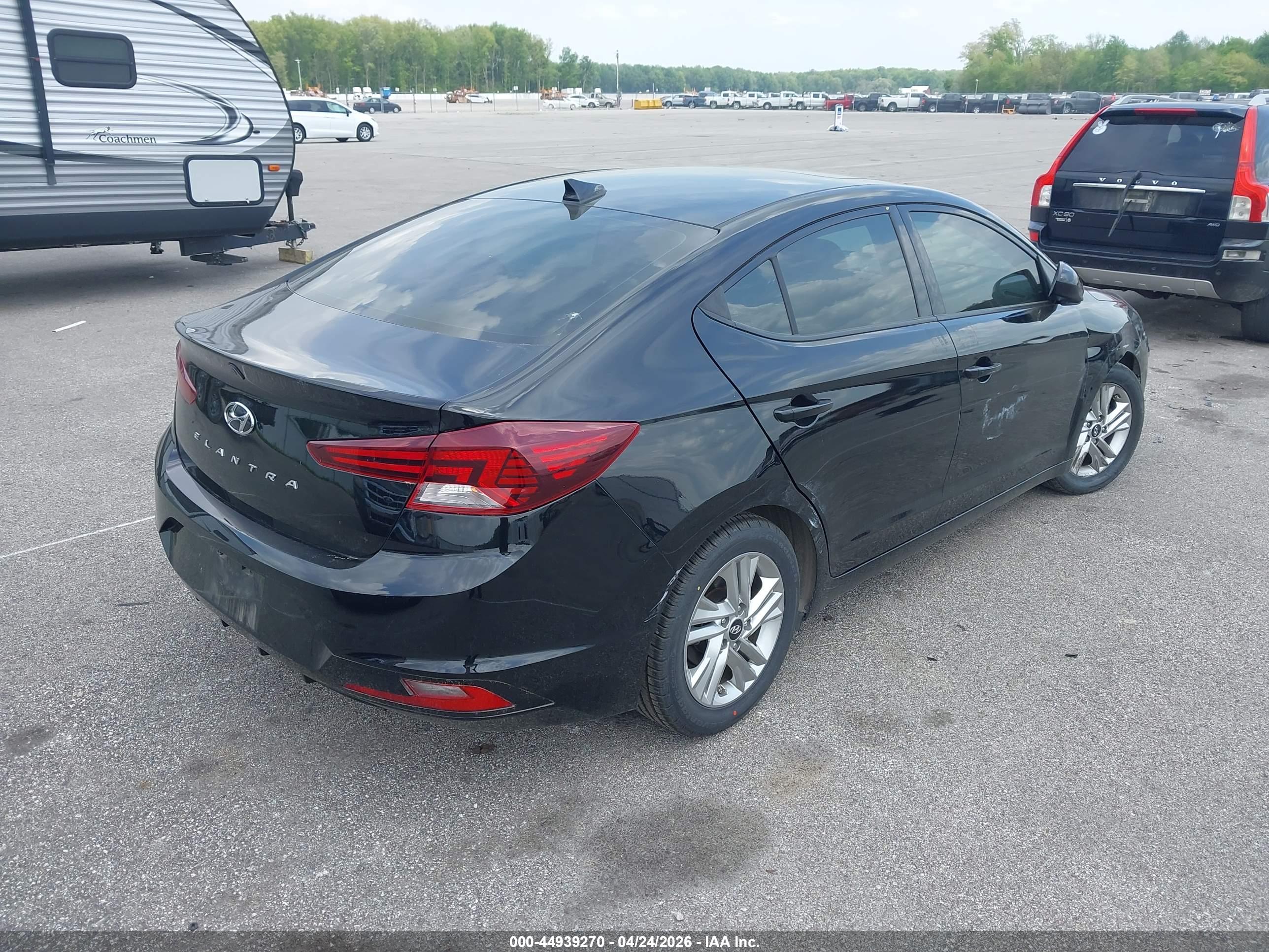 HYUNDAI ELANTRA image 4