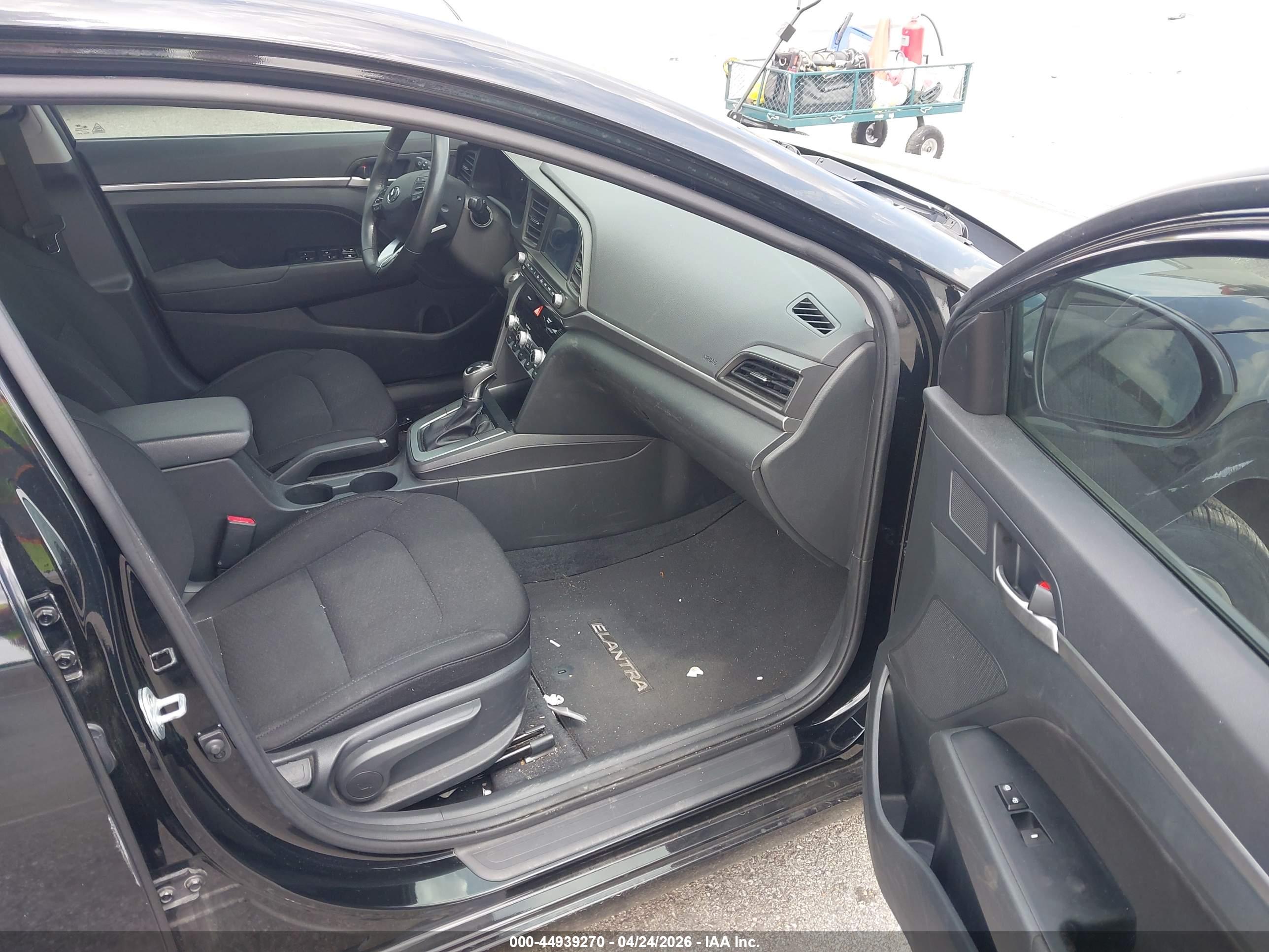 HYUNDAI ELANTRA image 5