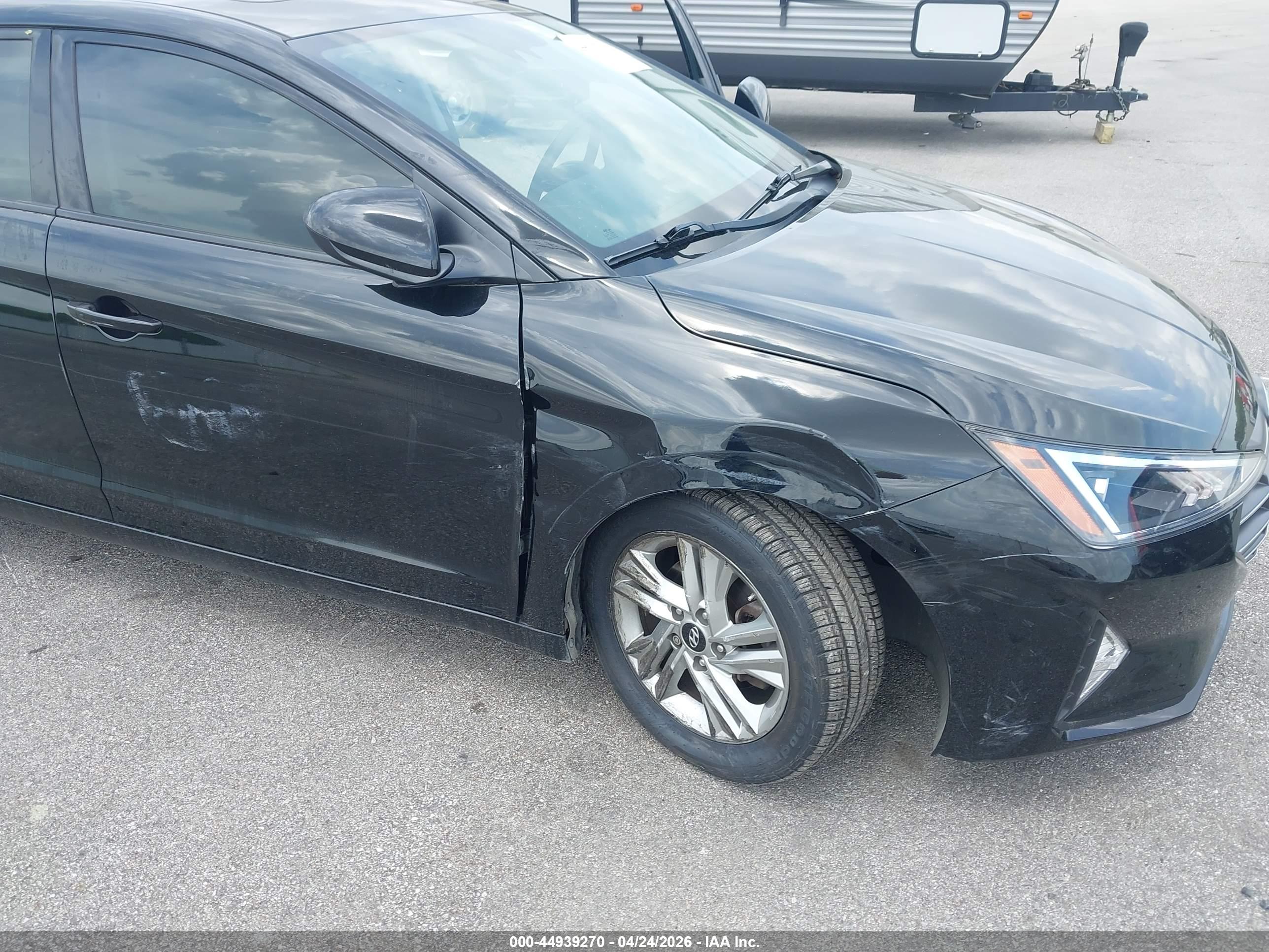HYUNDAI ELANTRA image 6