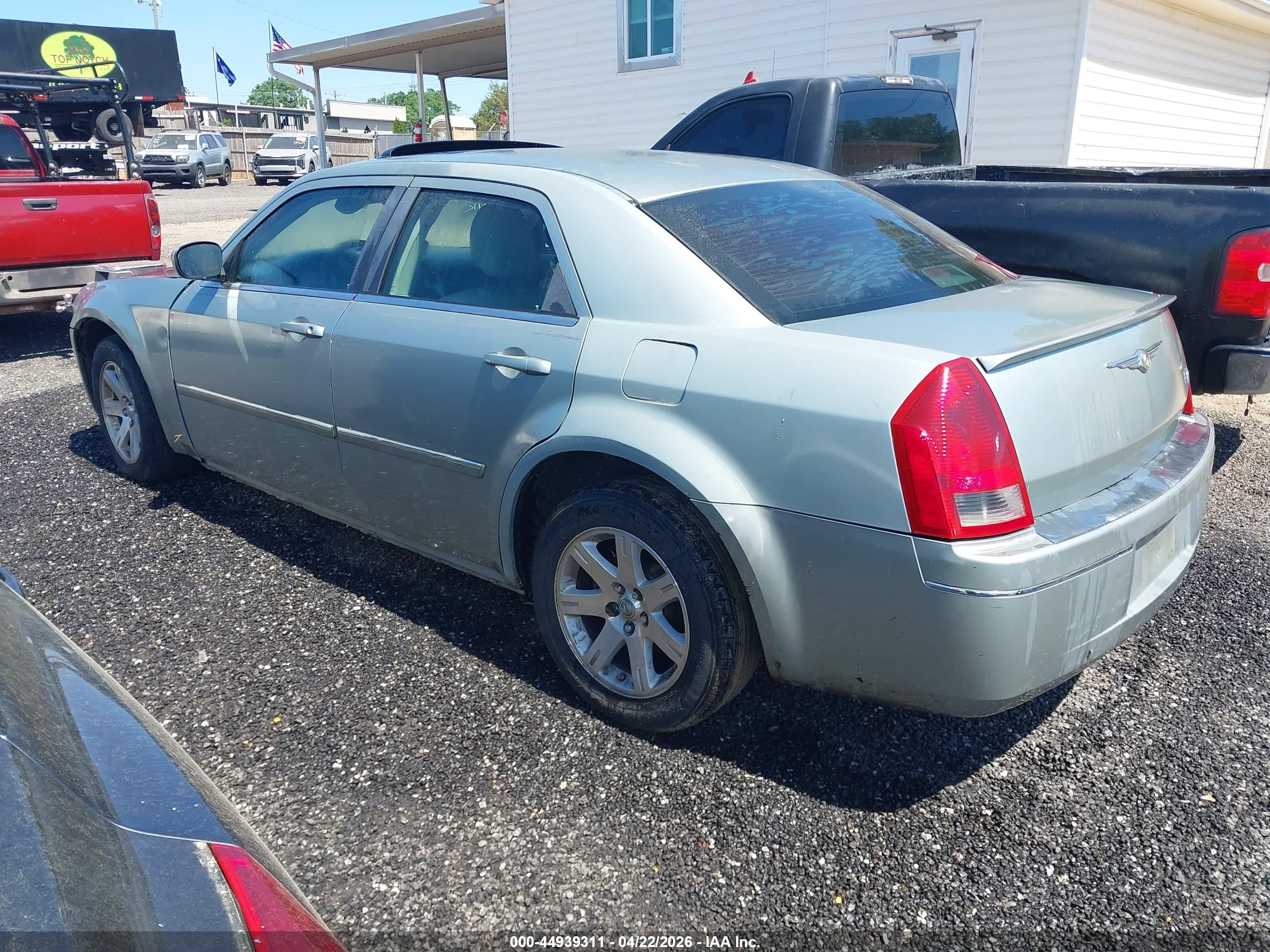 CHRYSLER 300 image 3