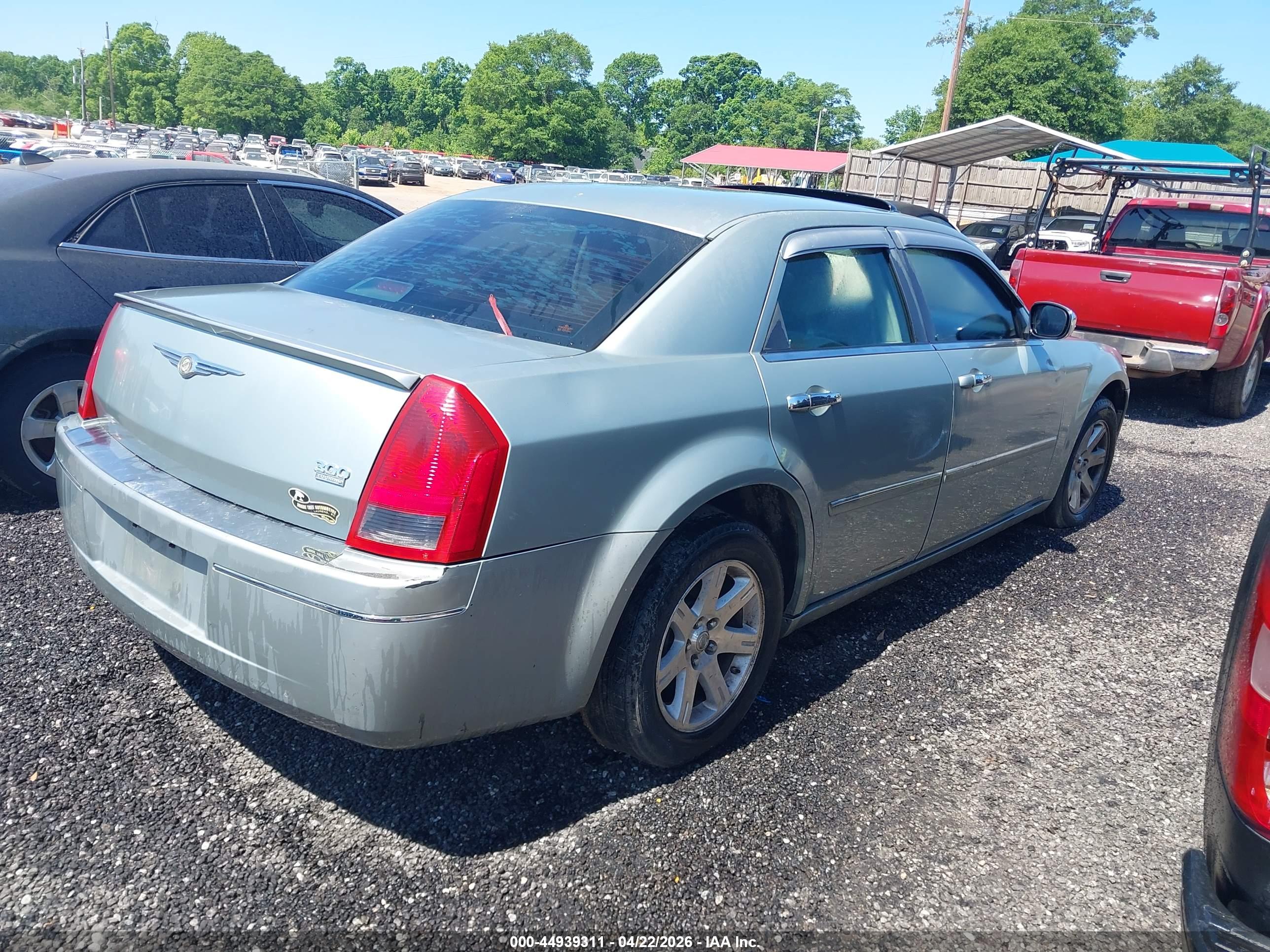 CHRYSLER 300 image 4