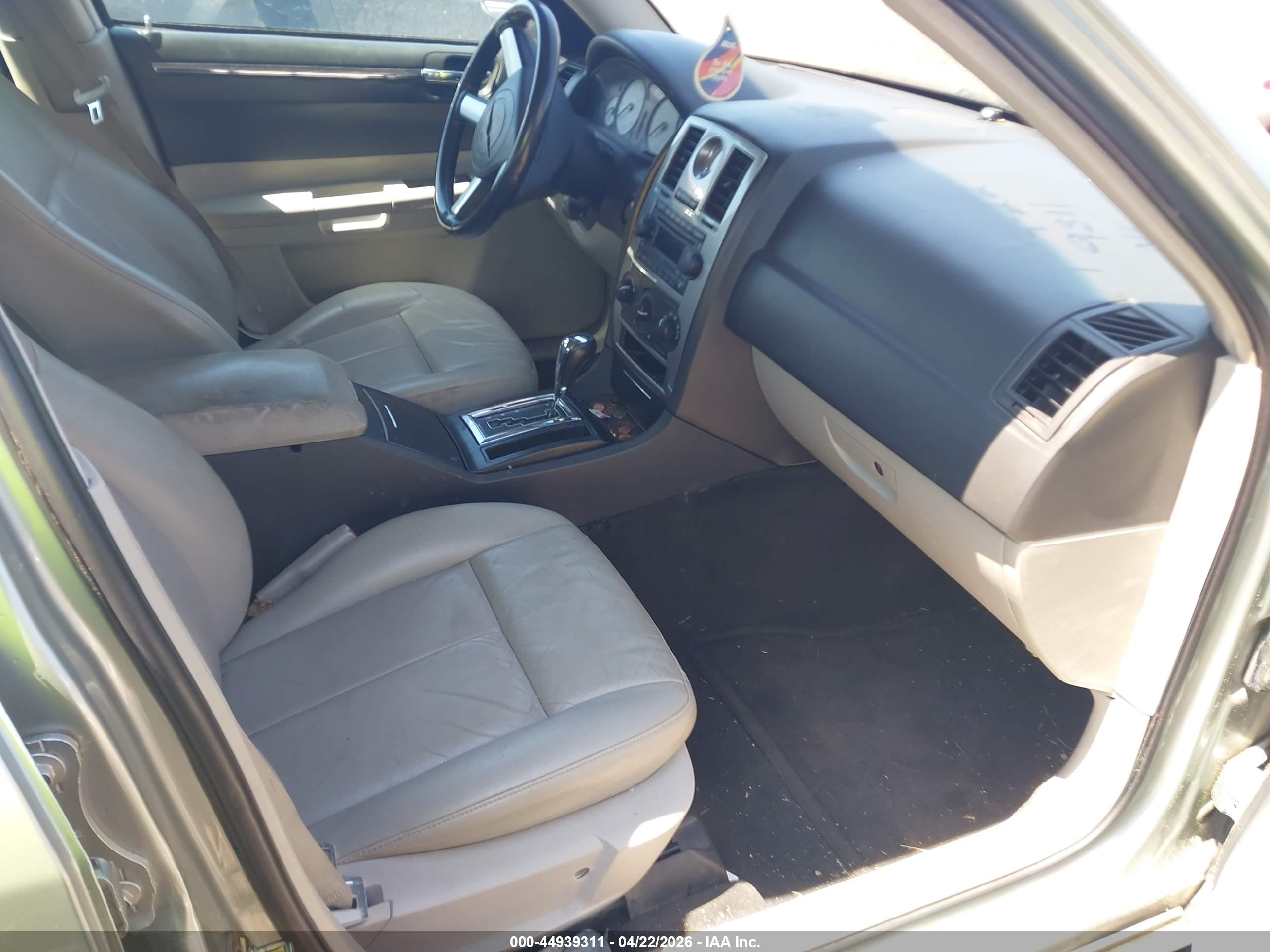 CHRYSLER 300 image 5