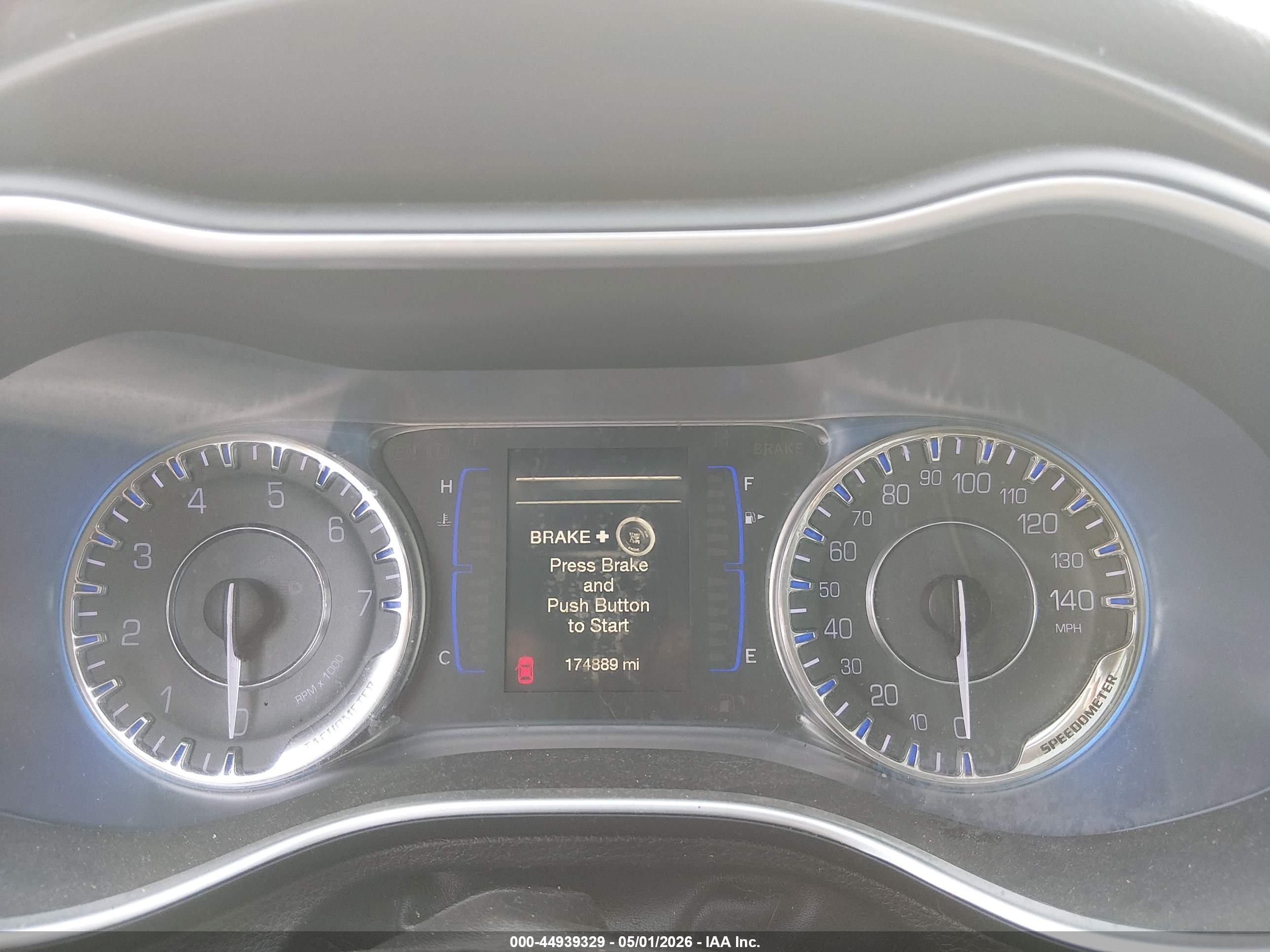 CHRYSLER 200 image 7