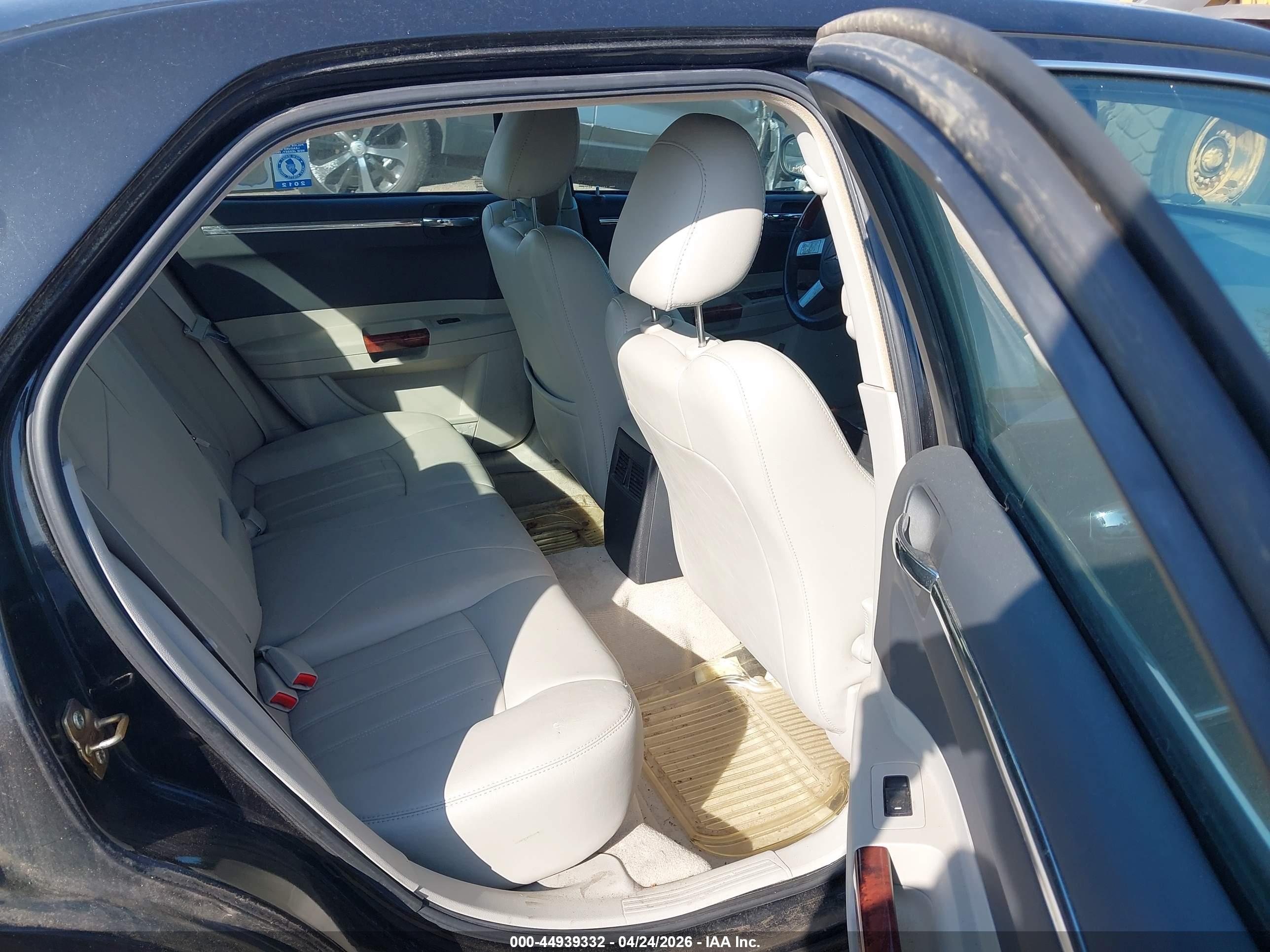 CHRYSLER 300C image 8