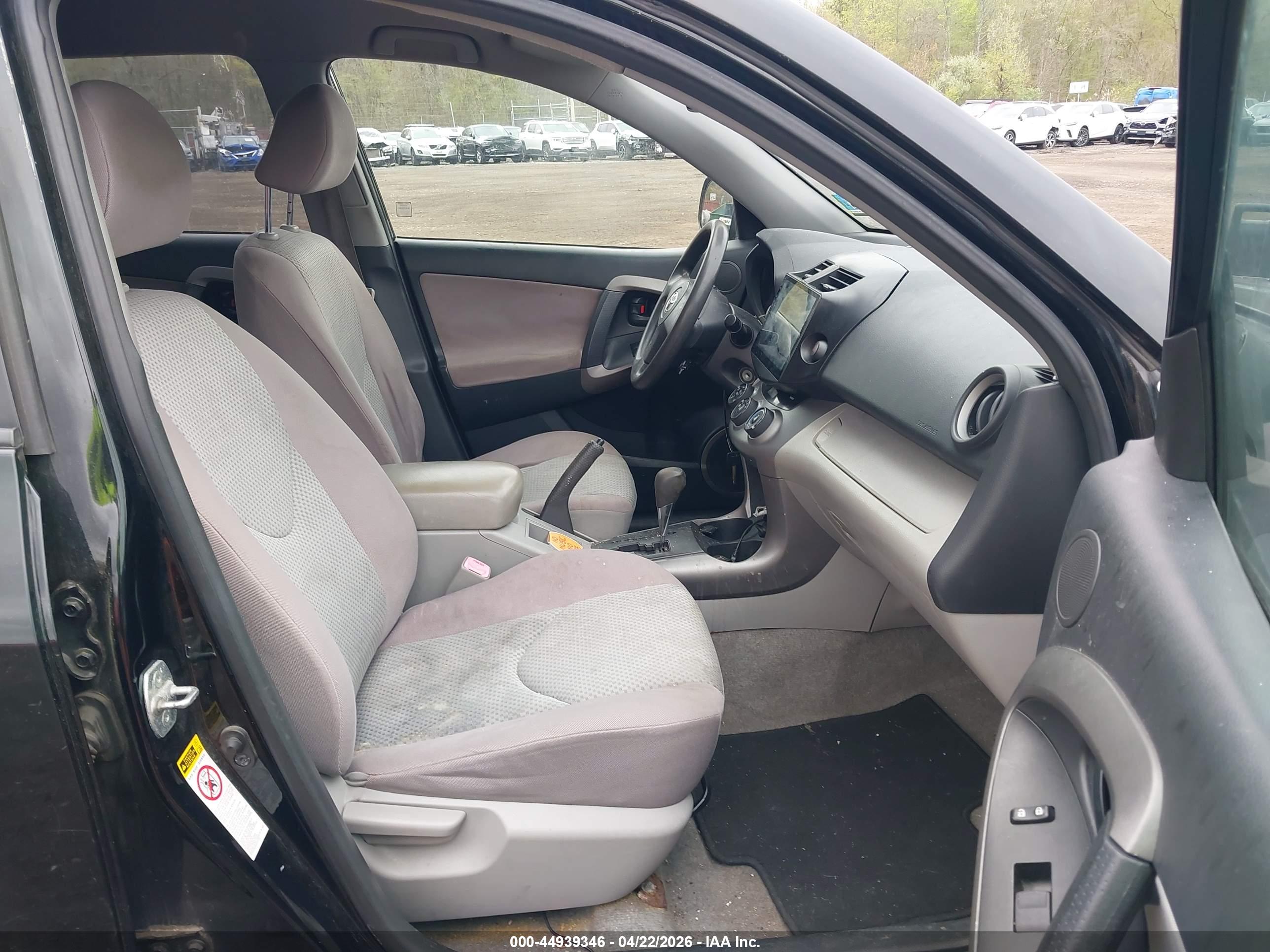 TOYOTA RAV4 image 5