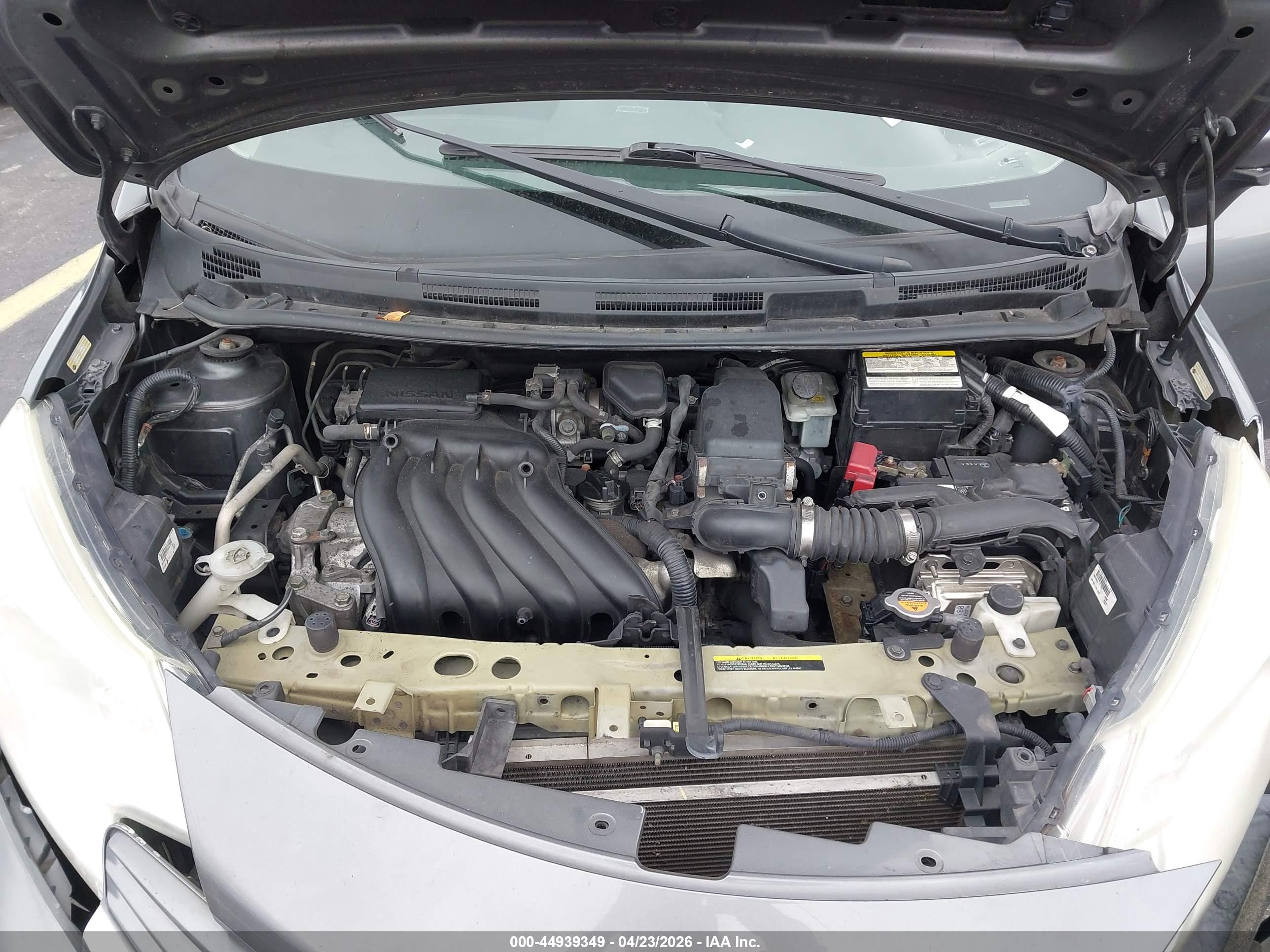 NISSAN VERSA image 10
