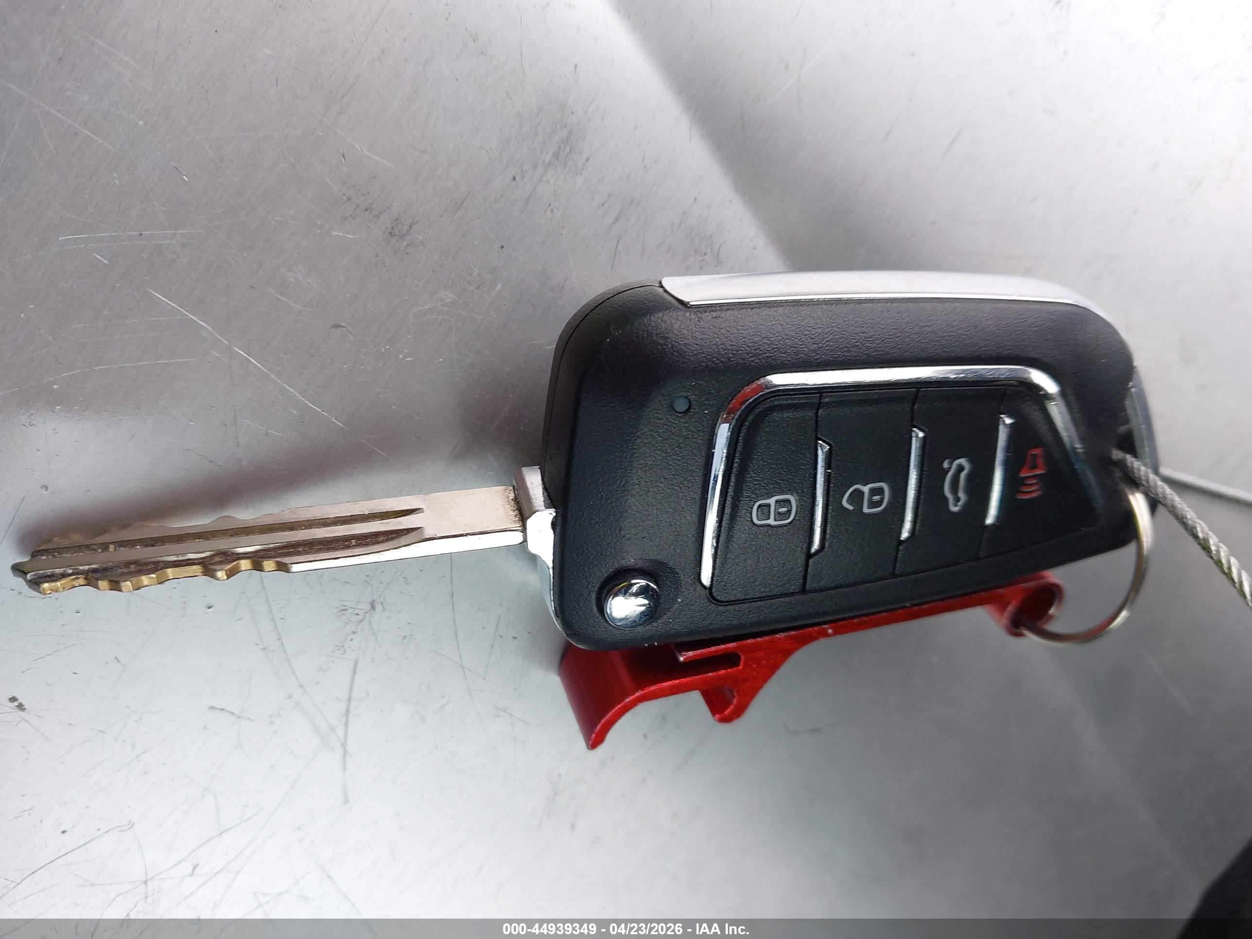 NISSAN VERSA image 11