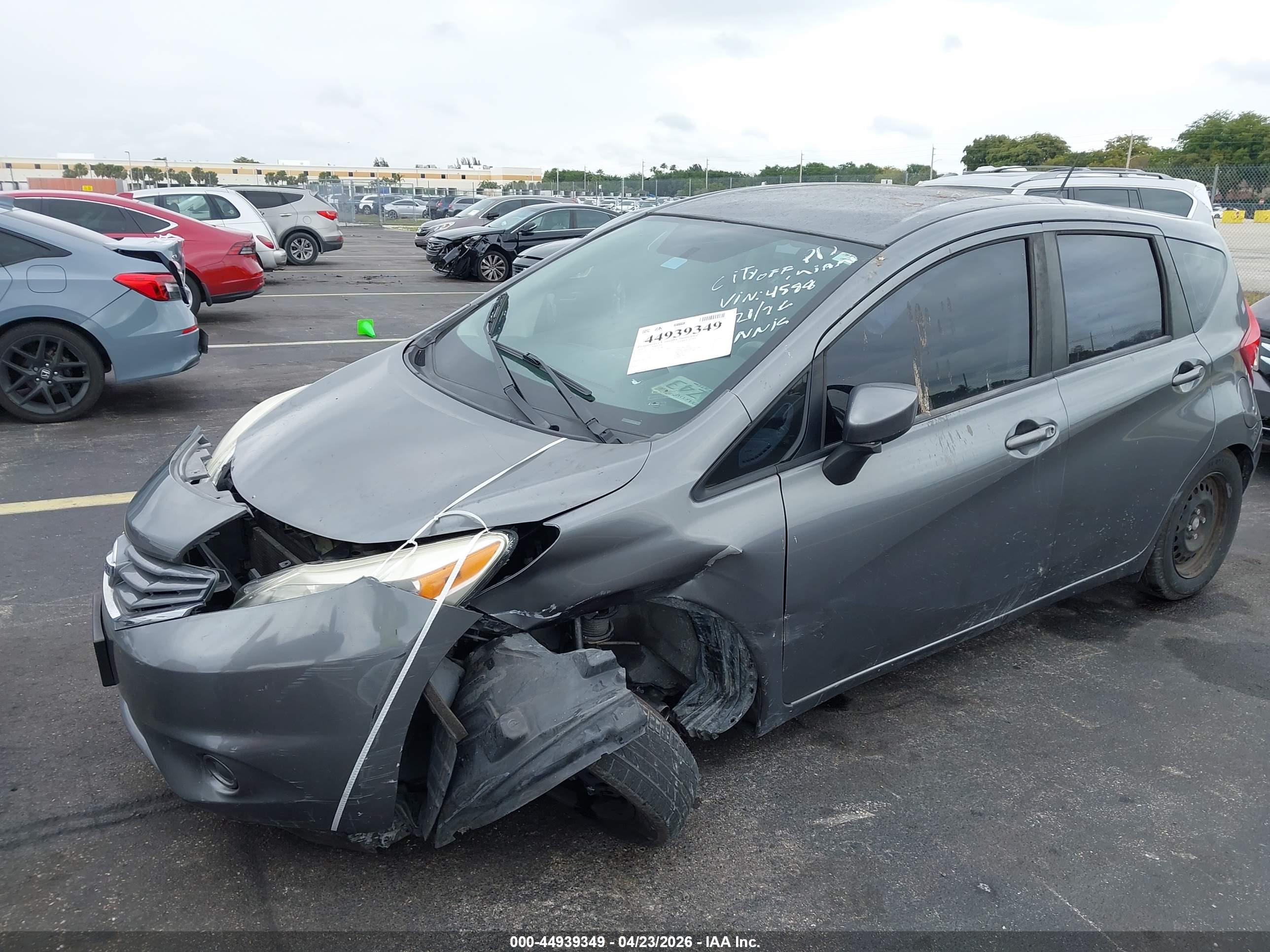 NISSAN VERSA image 6