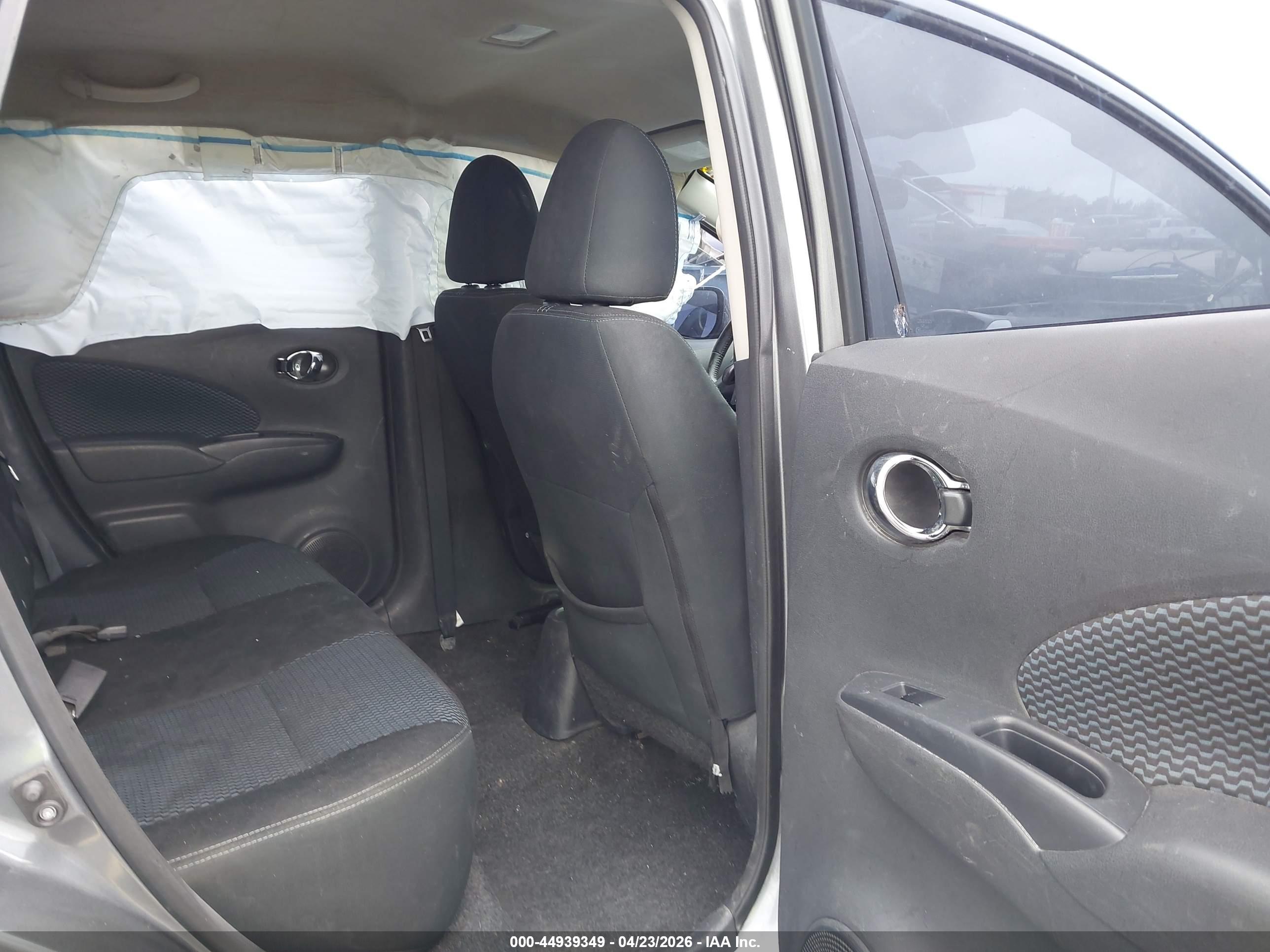 NISSAN VERSA image 8