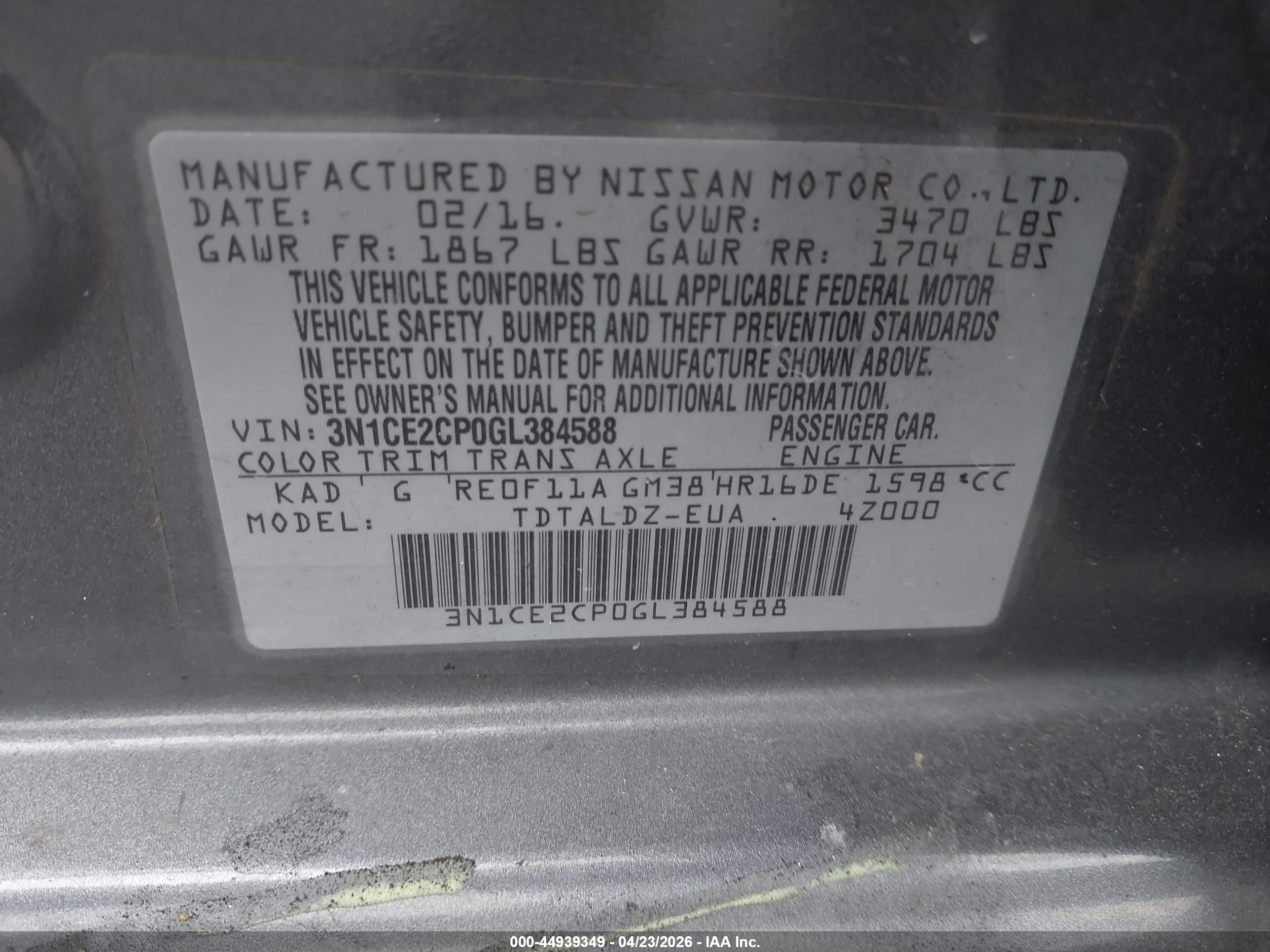 NISSAN VERSA image 9