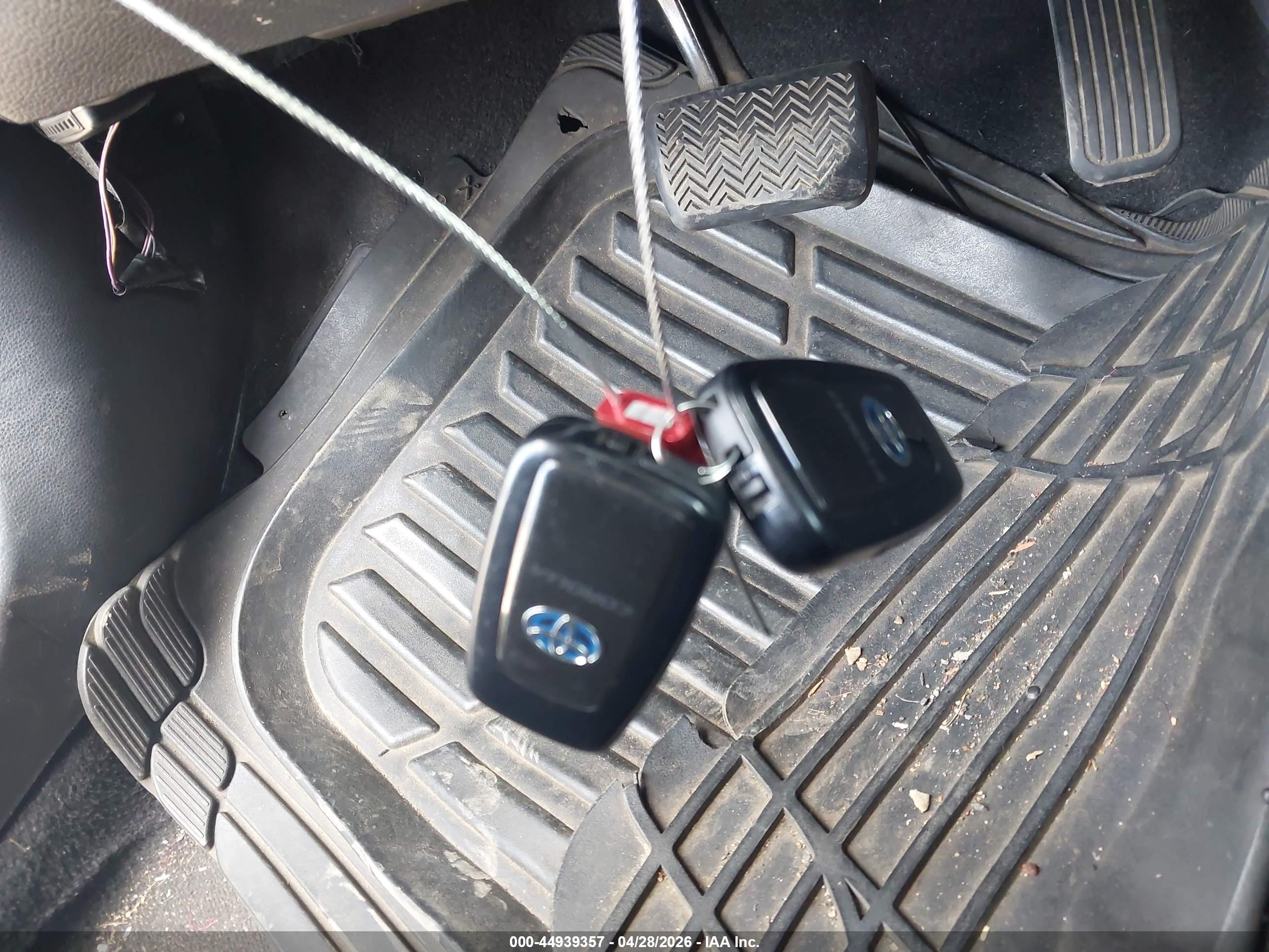 TOYOTA COROLLA image 11
