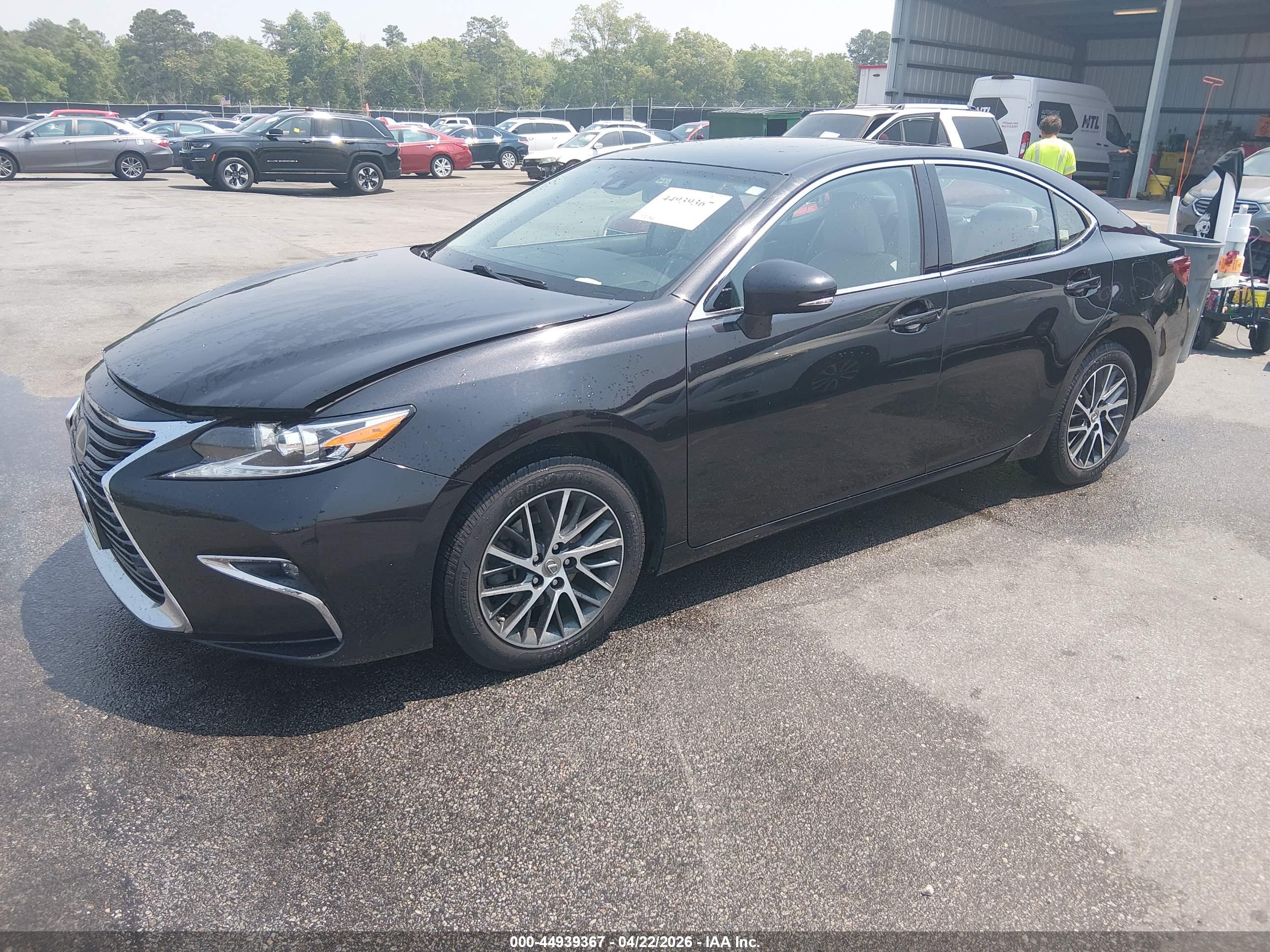 LEXUS ES image 2