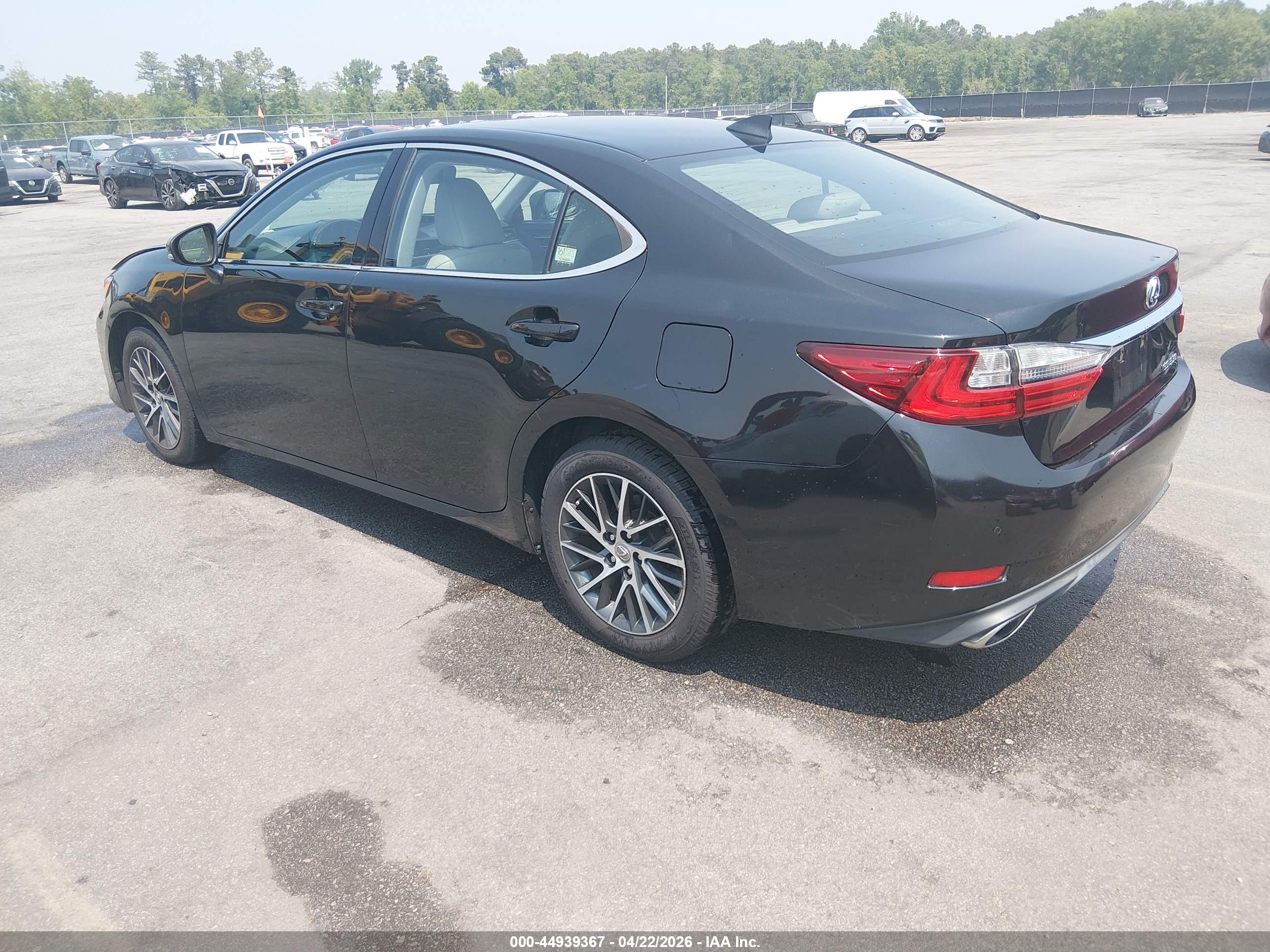 LEXUS ES image 3