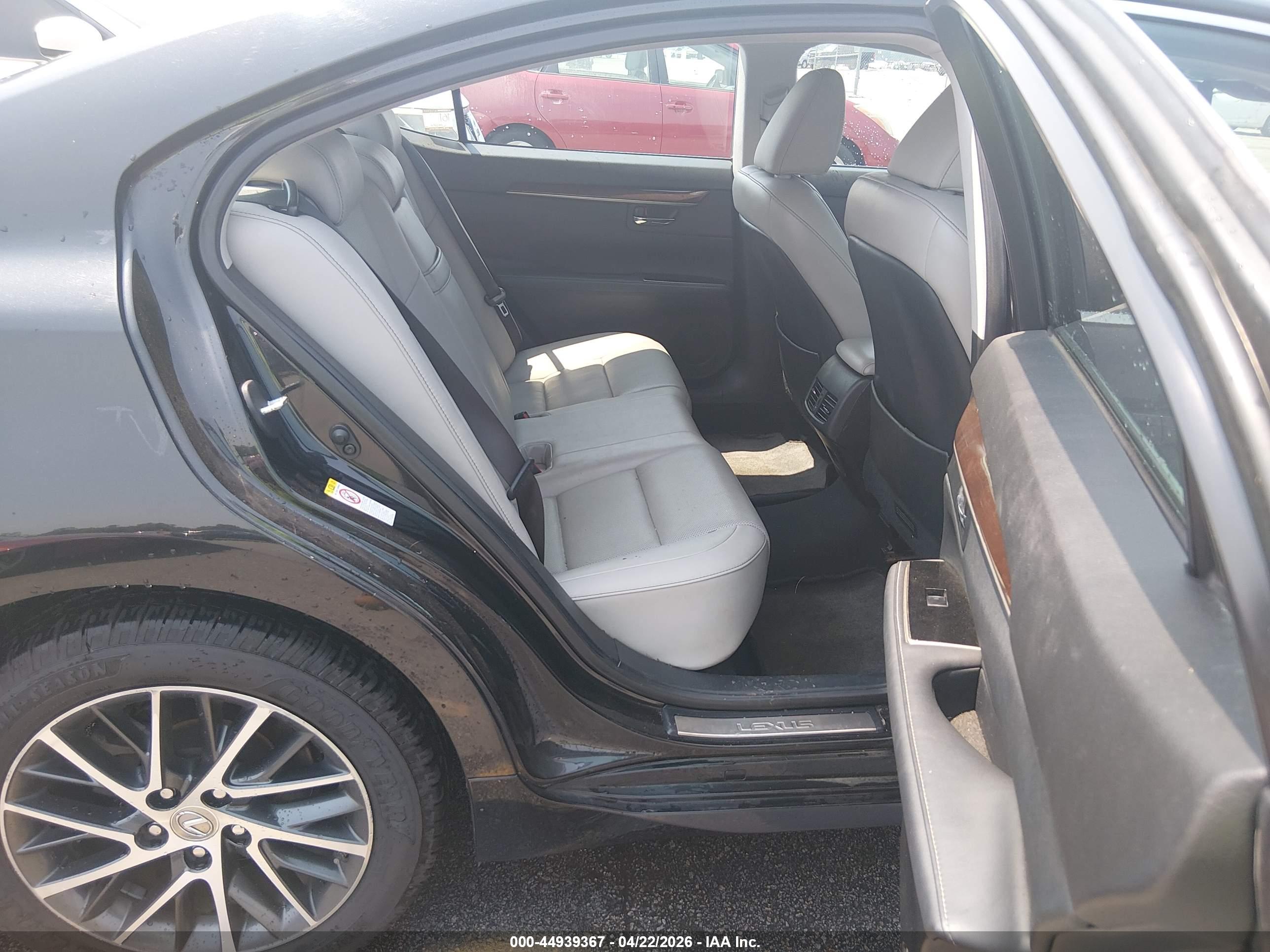 LEXUS ES image 8