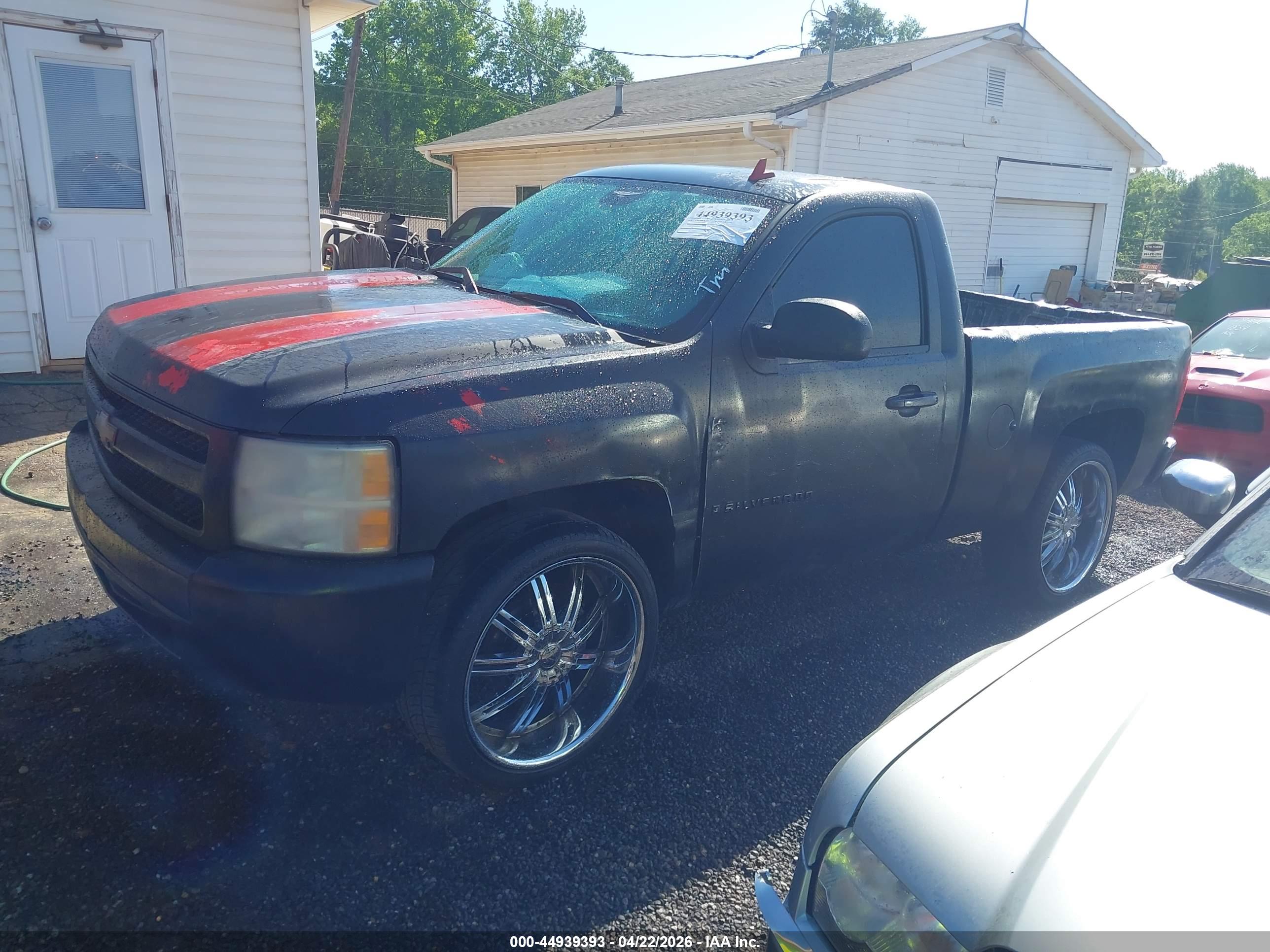 CHEVROLET SILVERADO image 2
