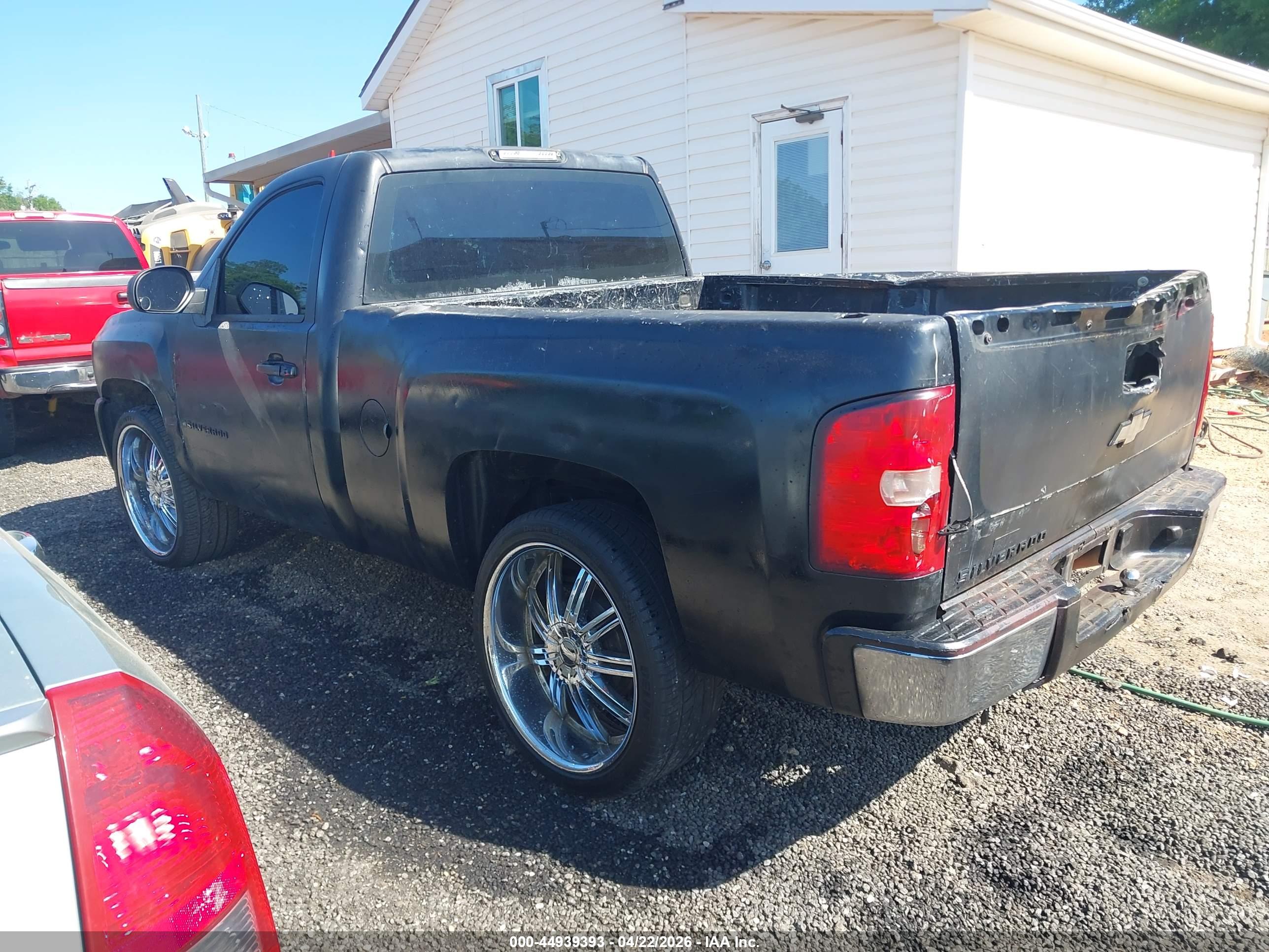 CHEVROLET SILVERADO image 3