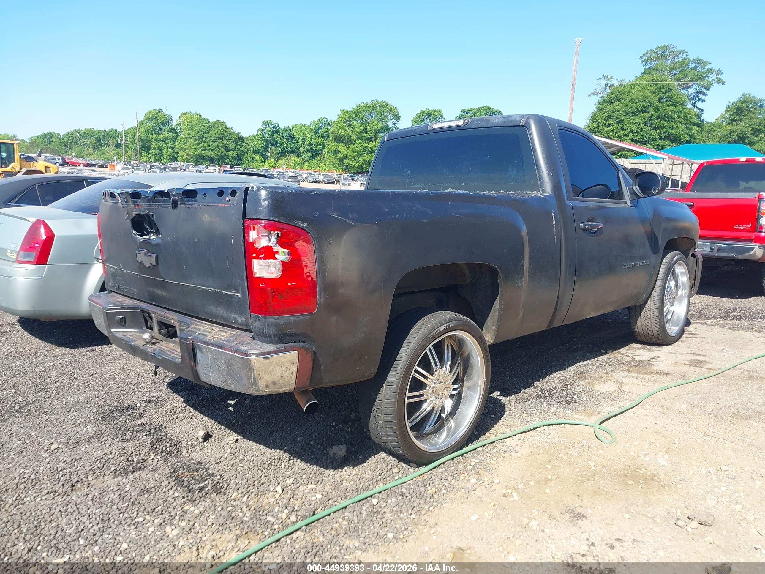 CHEVROLET SILVERADO image 4