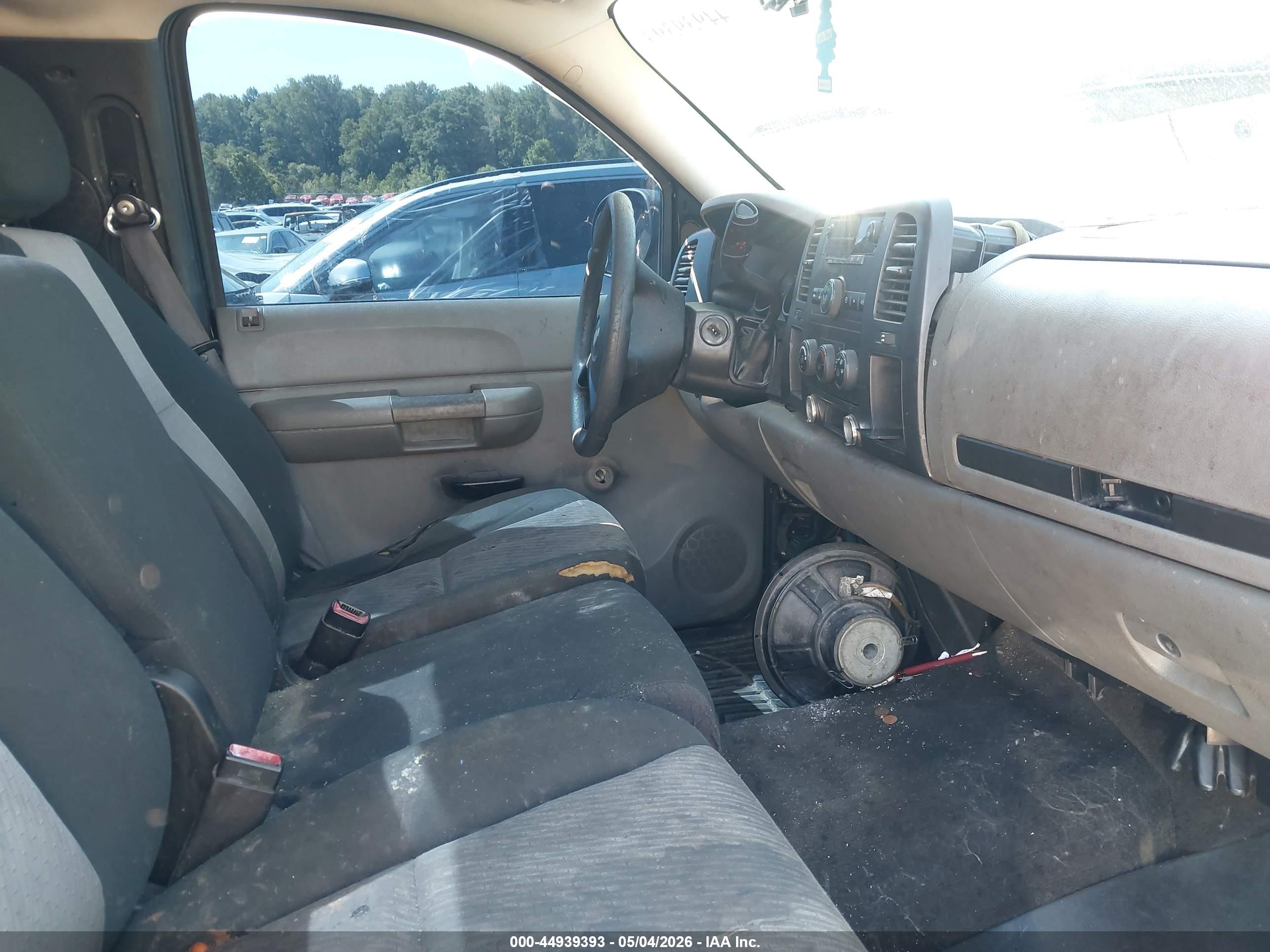 CHEVROLET SILVERADO image 5
