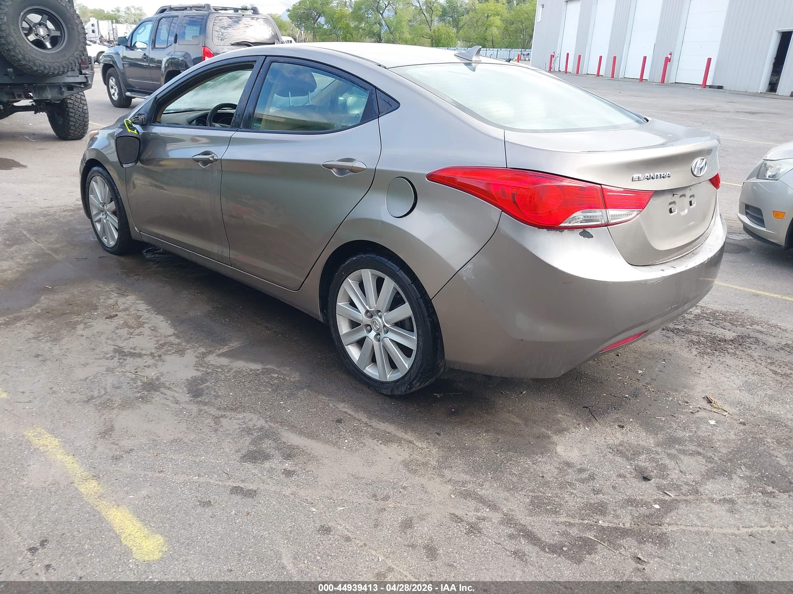 HYUNDAI ELANTRA image 3
