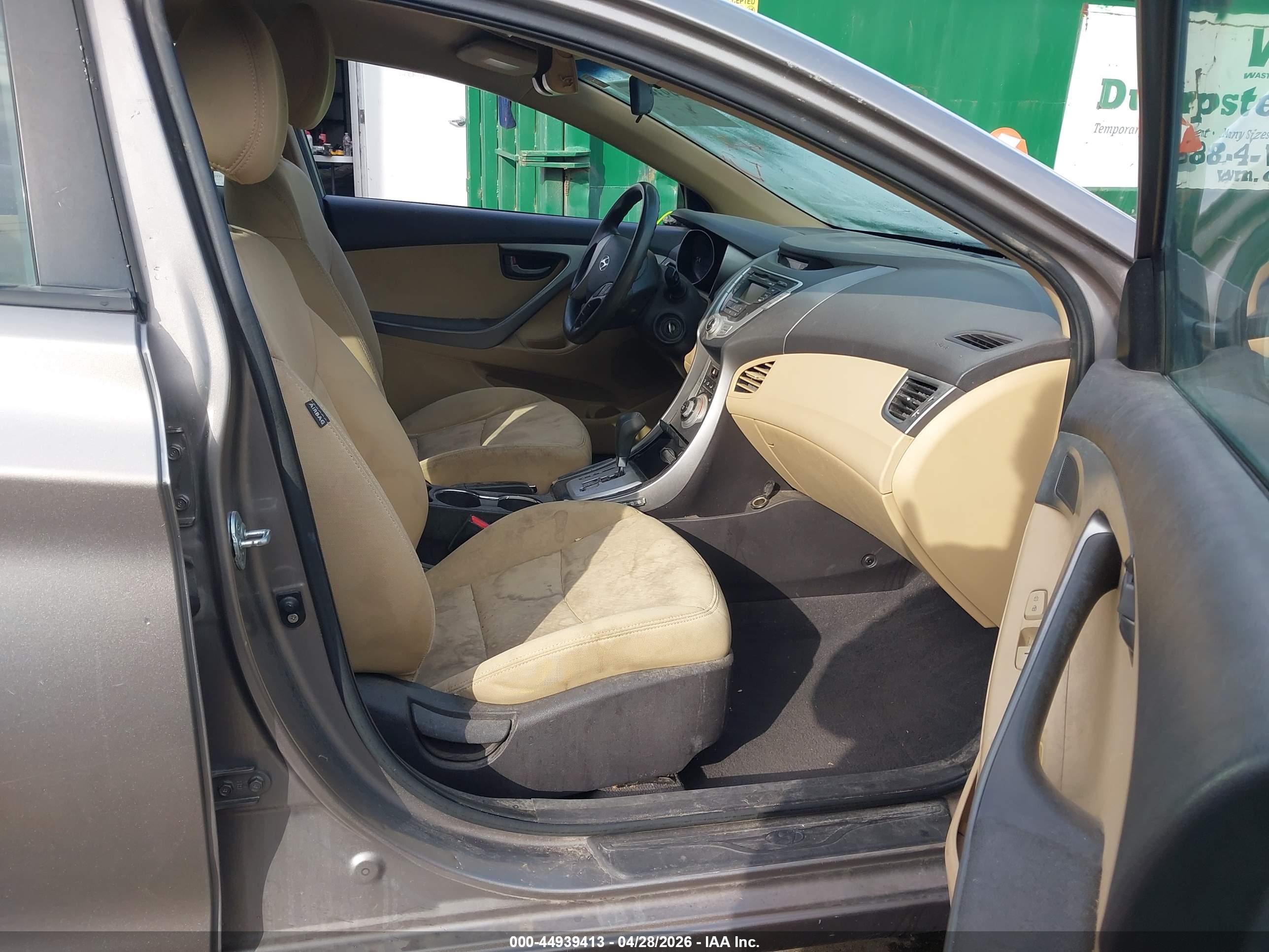 HYUNDAI ELANTRA image 5