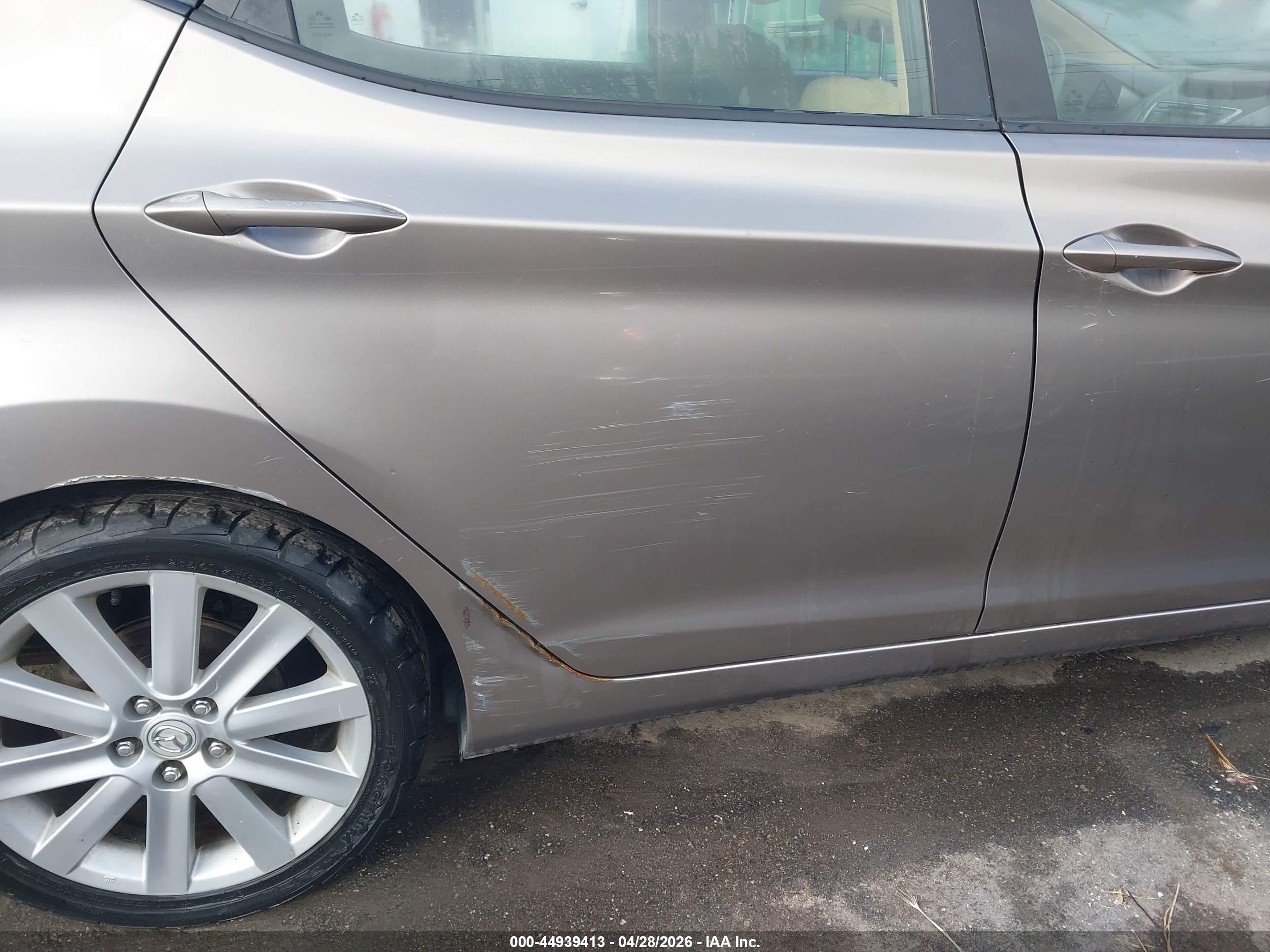 HYUNDAI ELANTRA image 6
