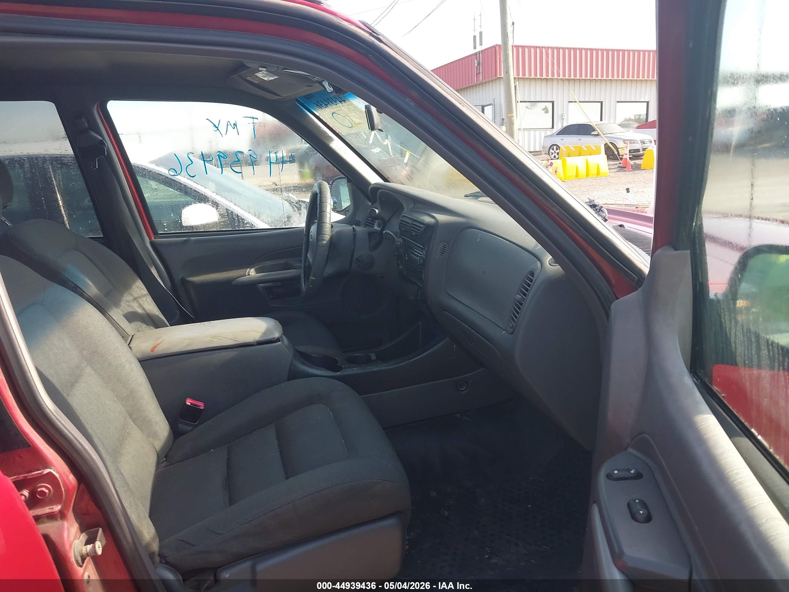 FORD EXPLORER image 5