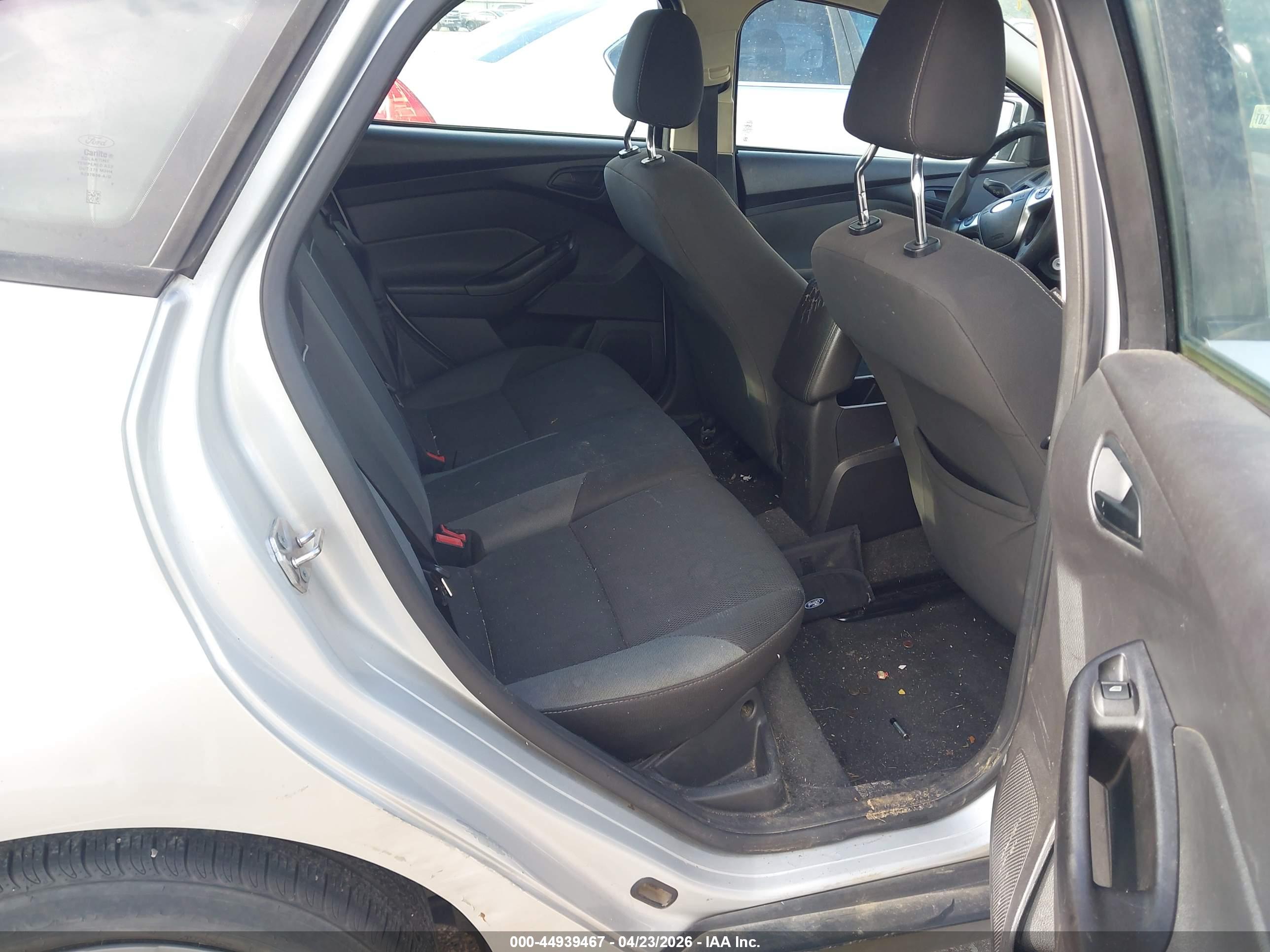 FORD FOCUS image 8