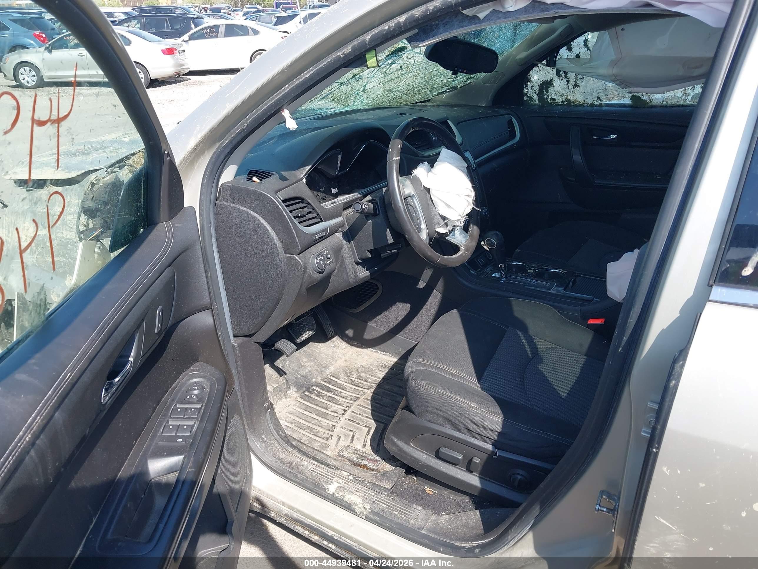 CHEVROLET TRAVERSE image 5