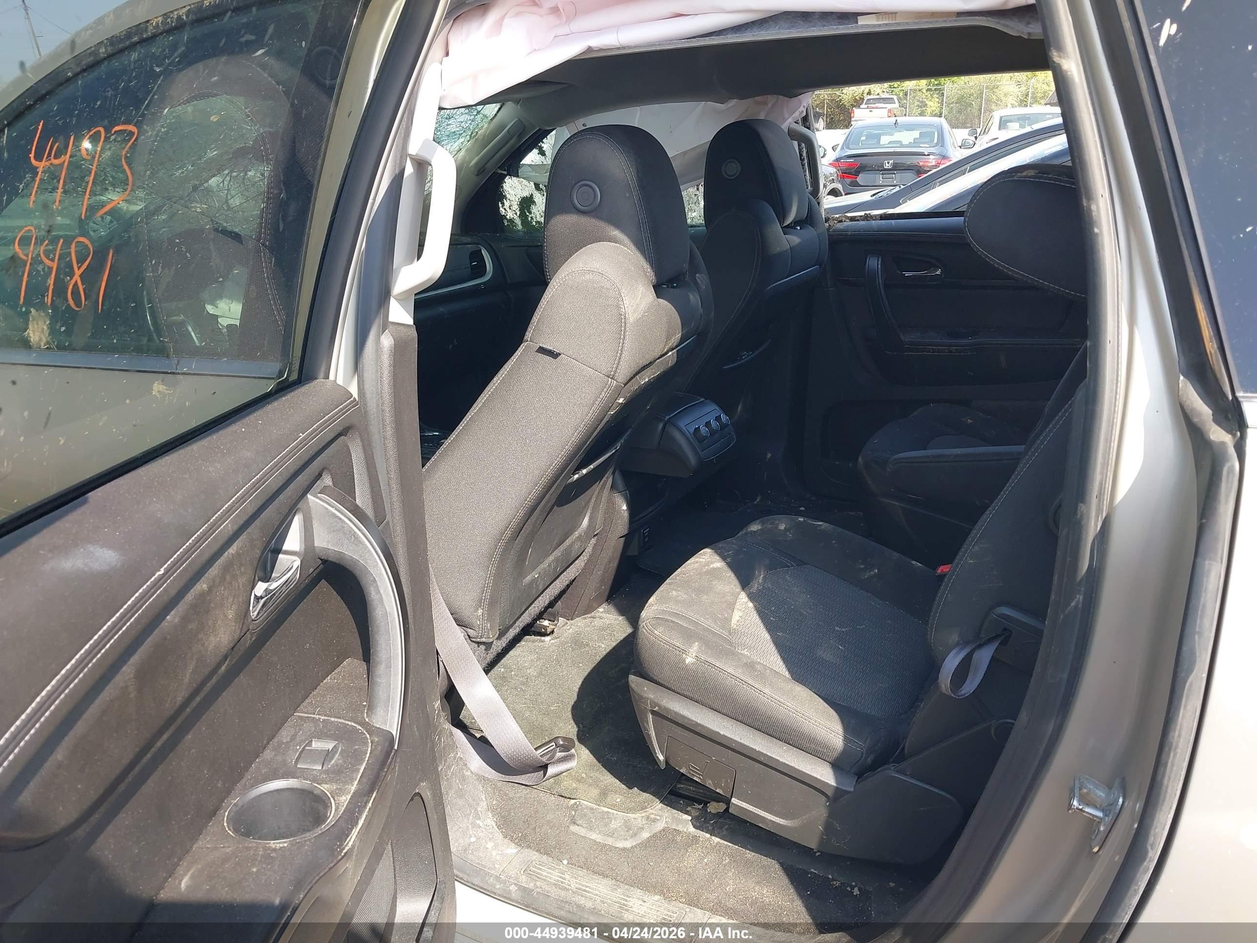 CHEVROLET TRAVERSE image 8