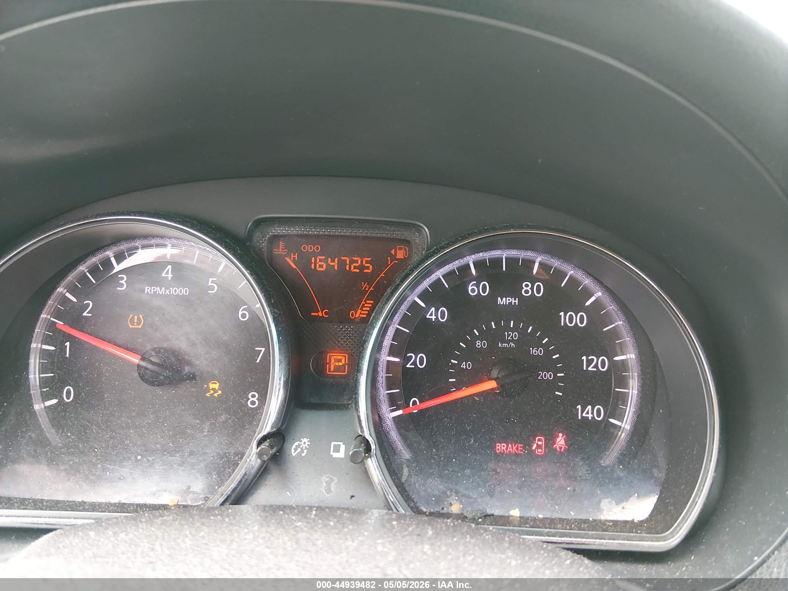 NISSAN VERSA image 7