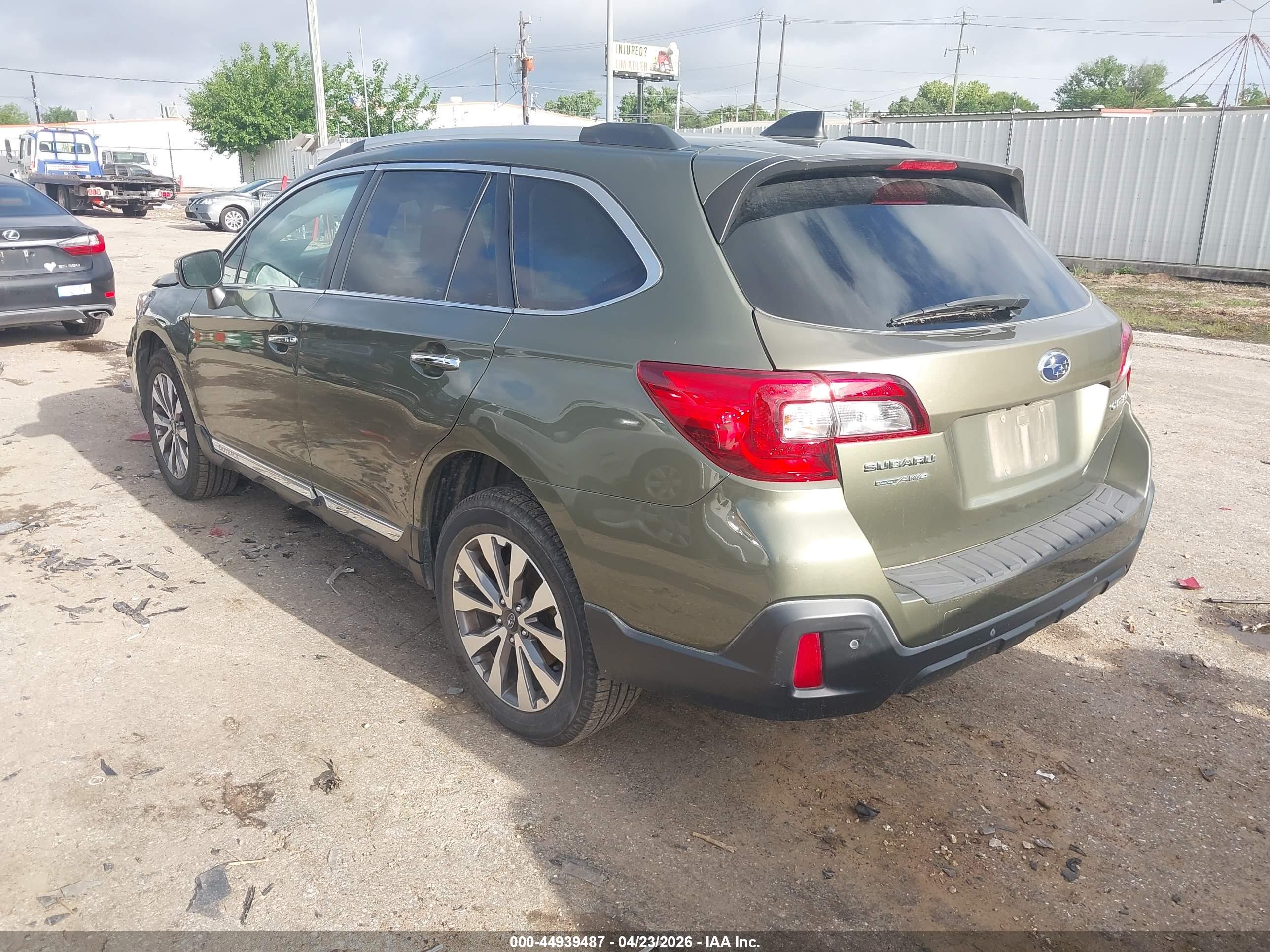 SUBARU OUTBACK image 3