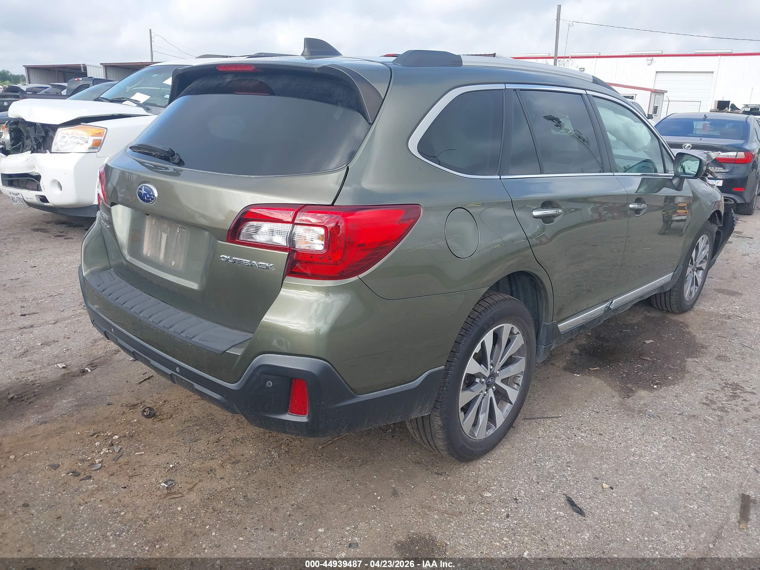 SUBARU OUTBACK image 4