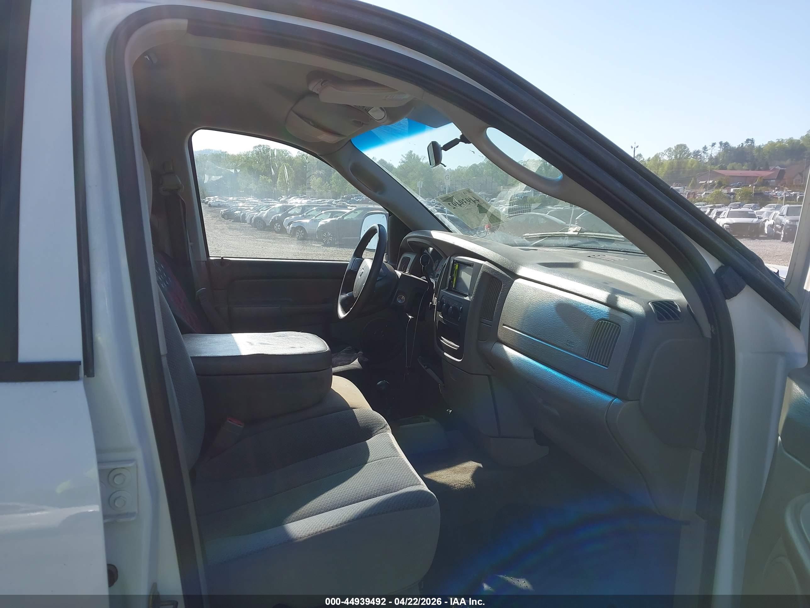 DODGE RAM image 5