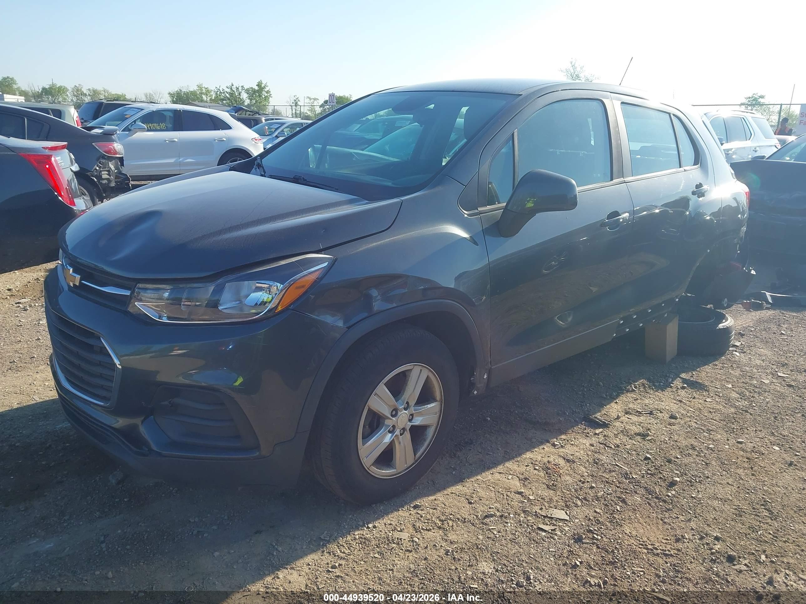 CHEVROLET TRAX image 2