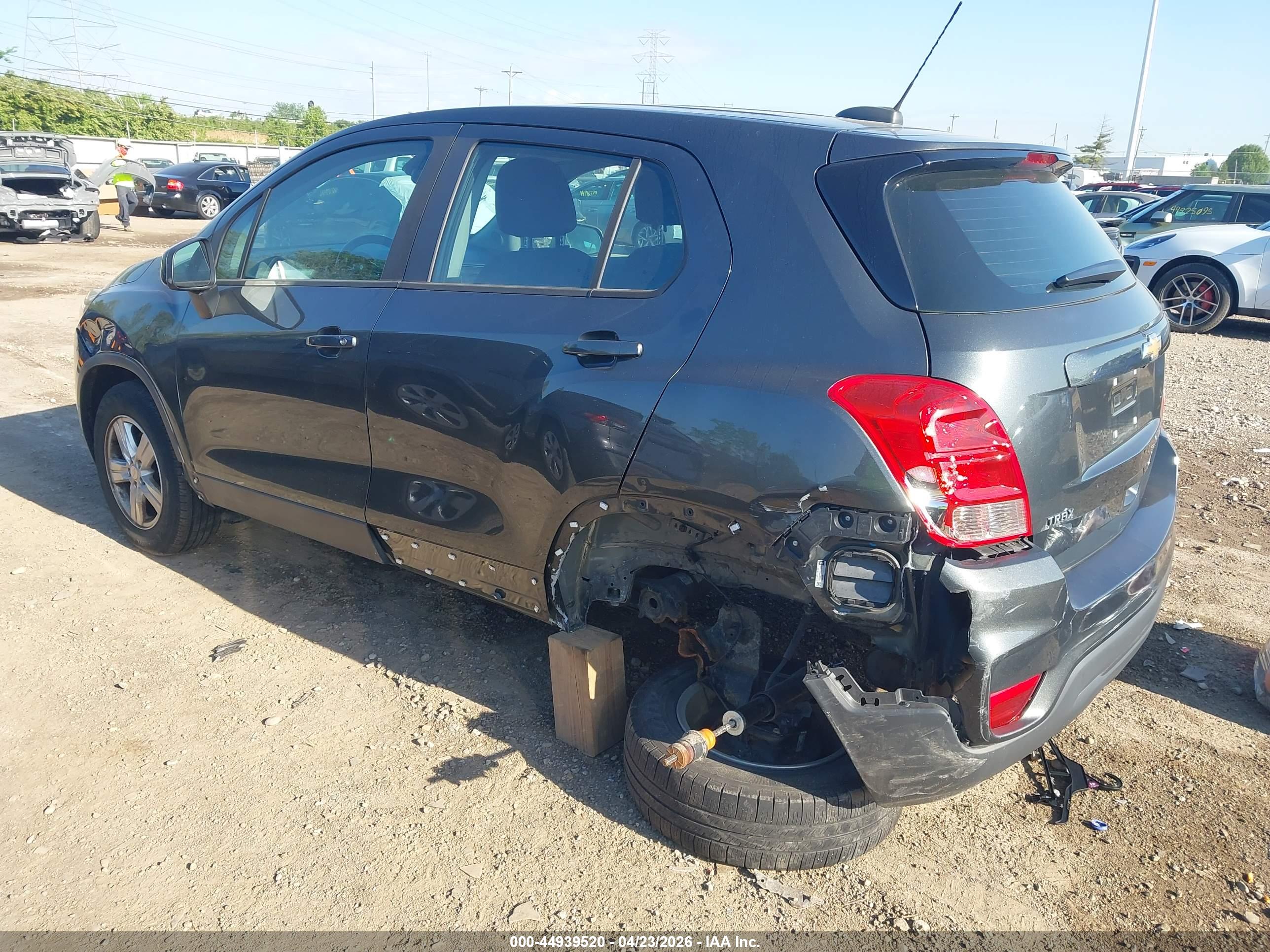 CHEVROLET TRAX image 3