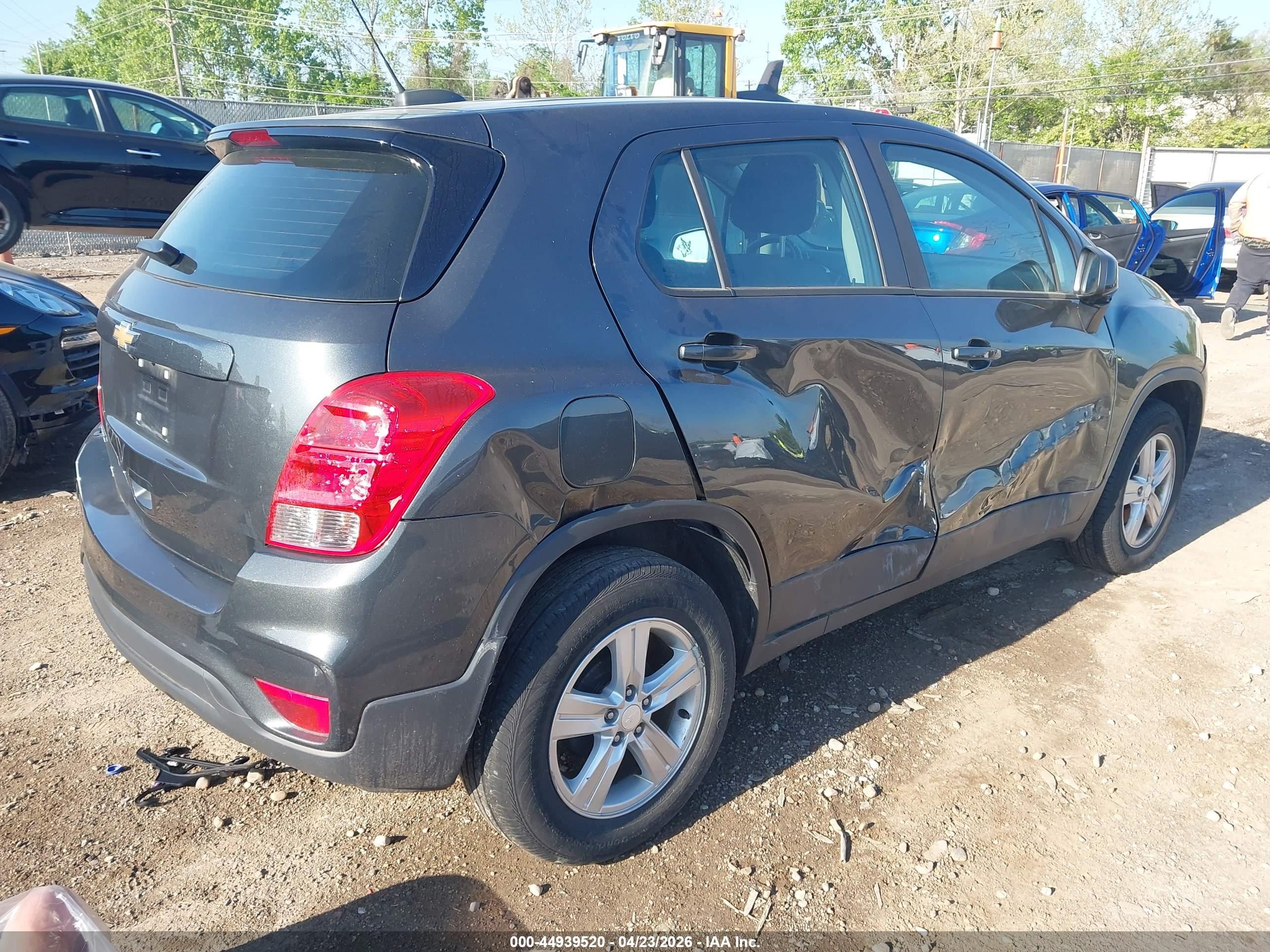 CHEVROLET TRAX image 4