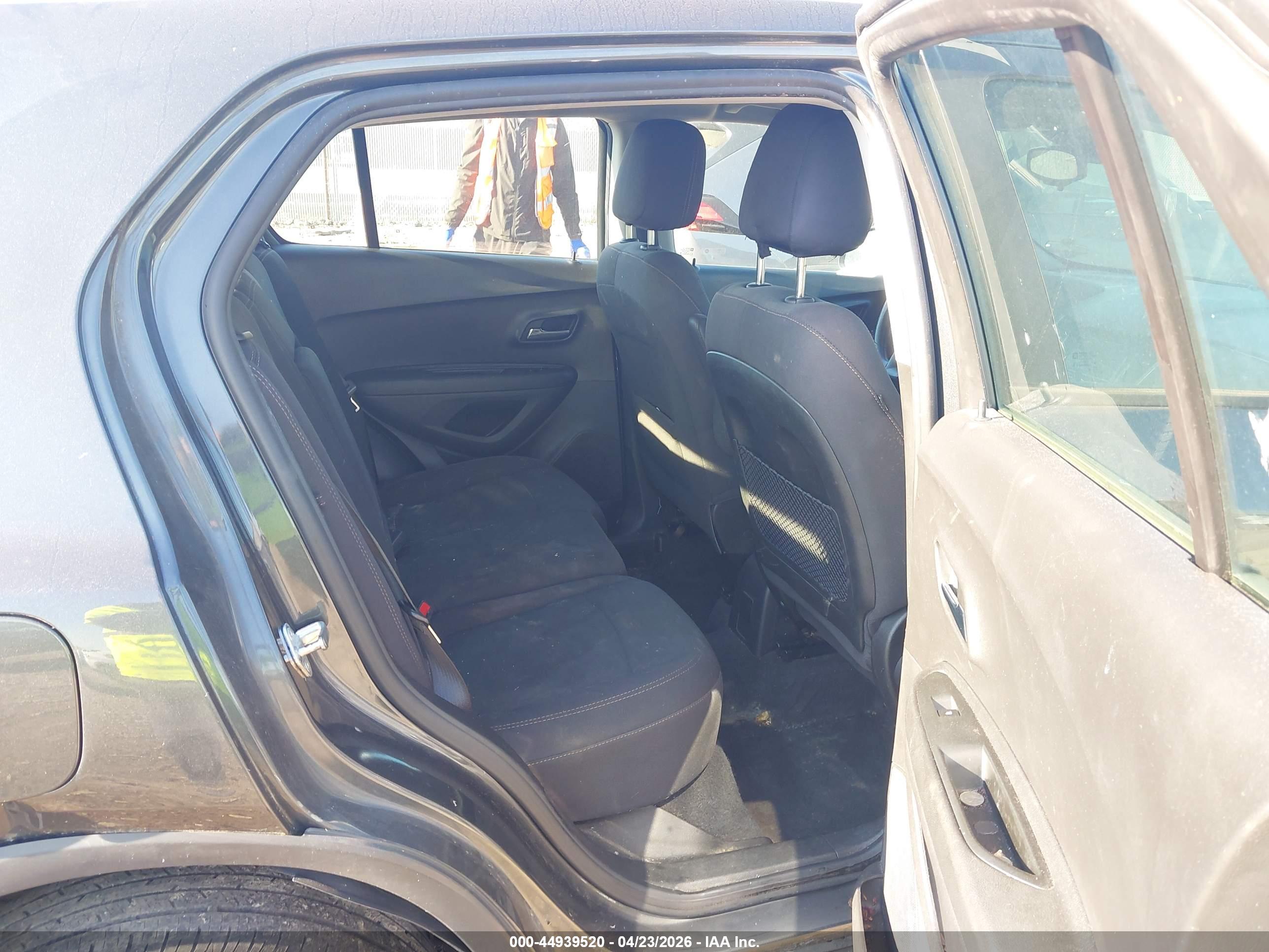 CHEVROLET TRAX image 8