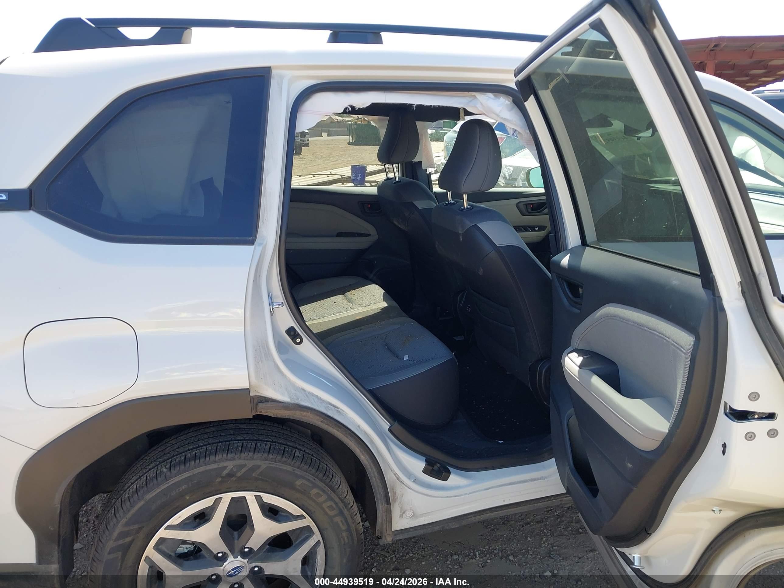 SUBARU FORESTER image 8