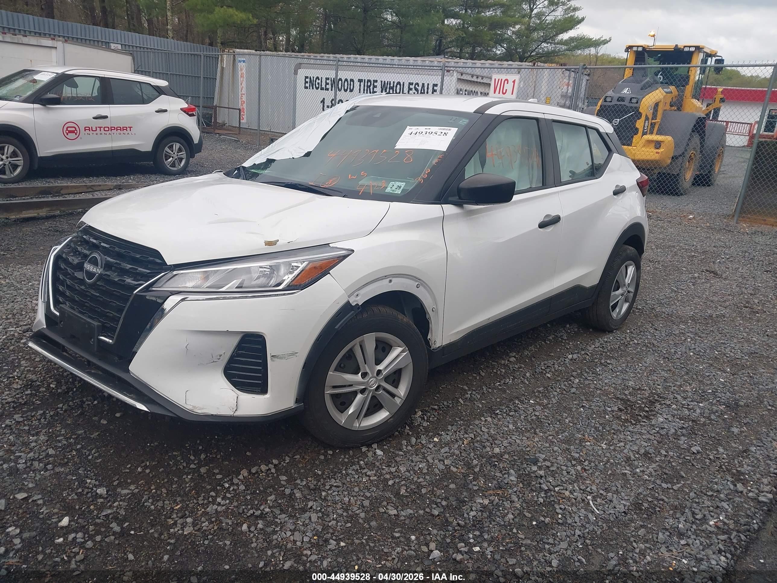 NISSAN KICKS image 2