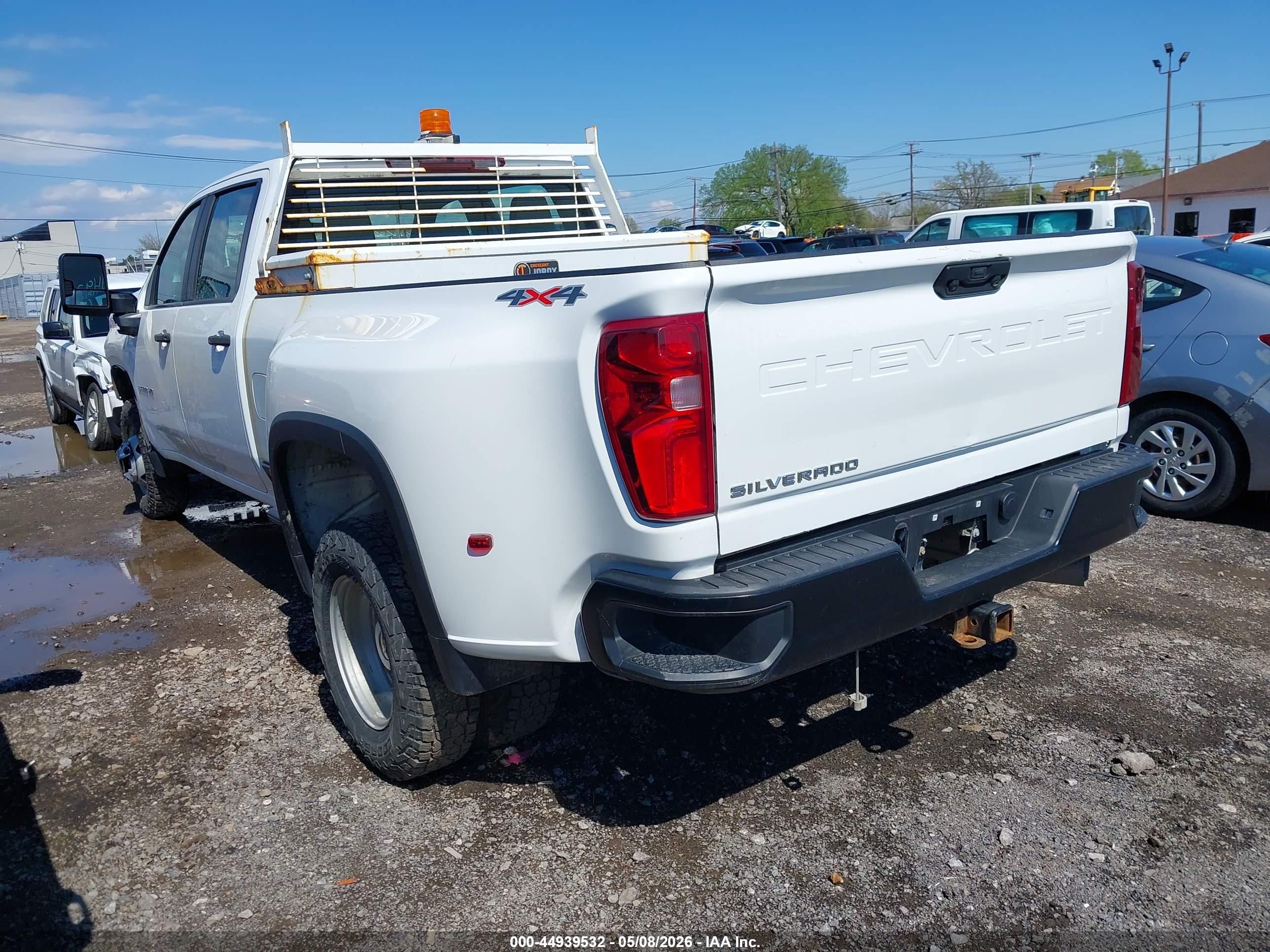 CHEVROLET SILVERADO image 3