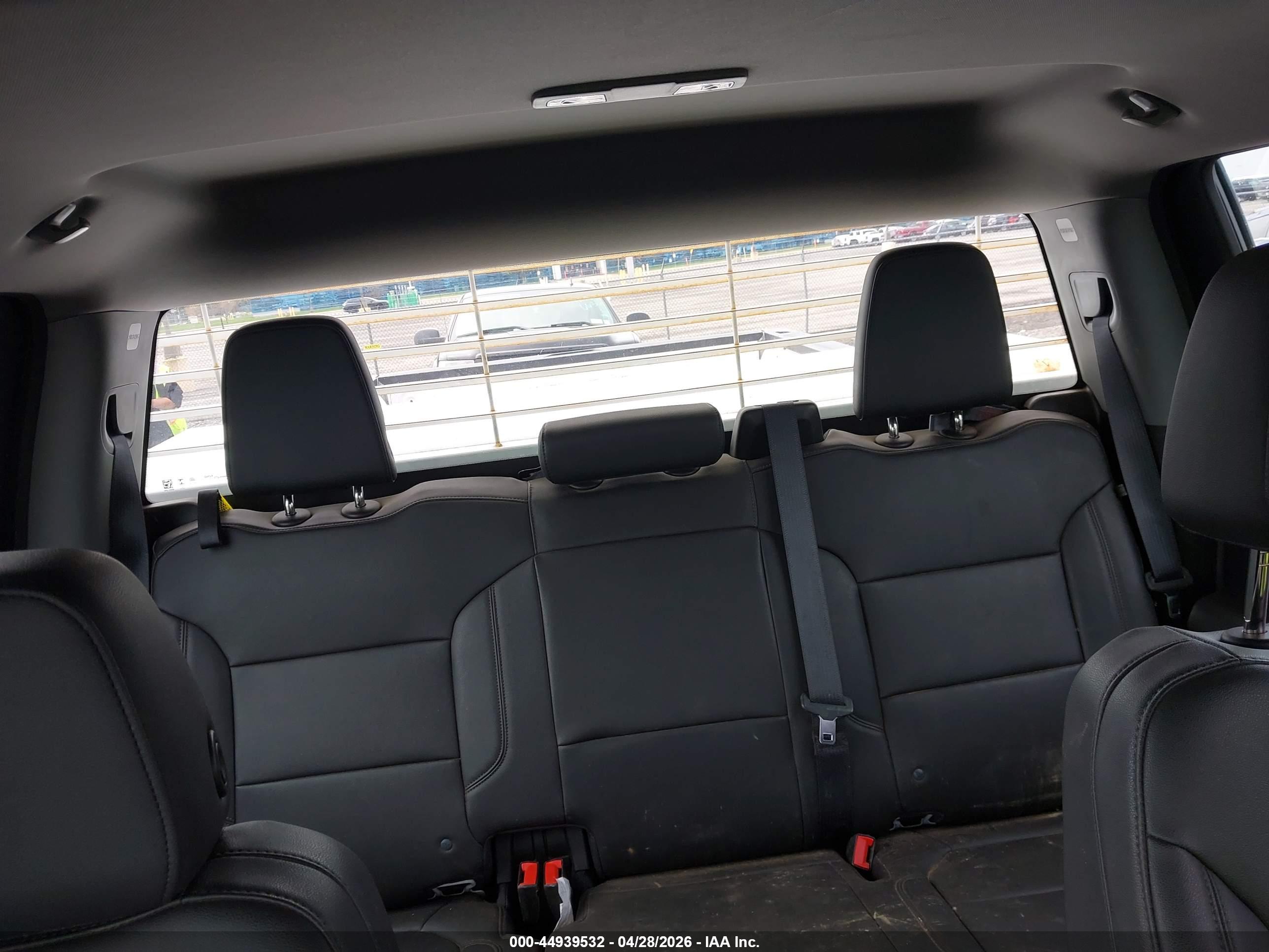 CHEVROLET SILVERADO image 7