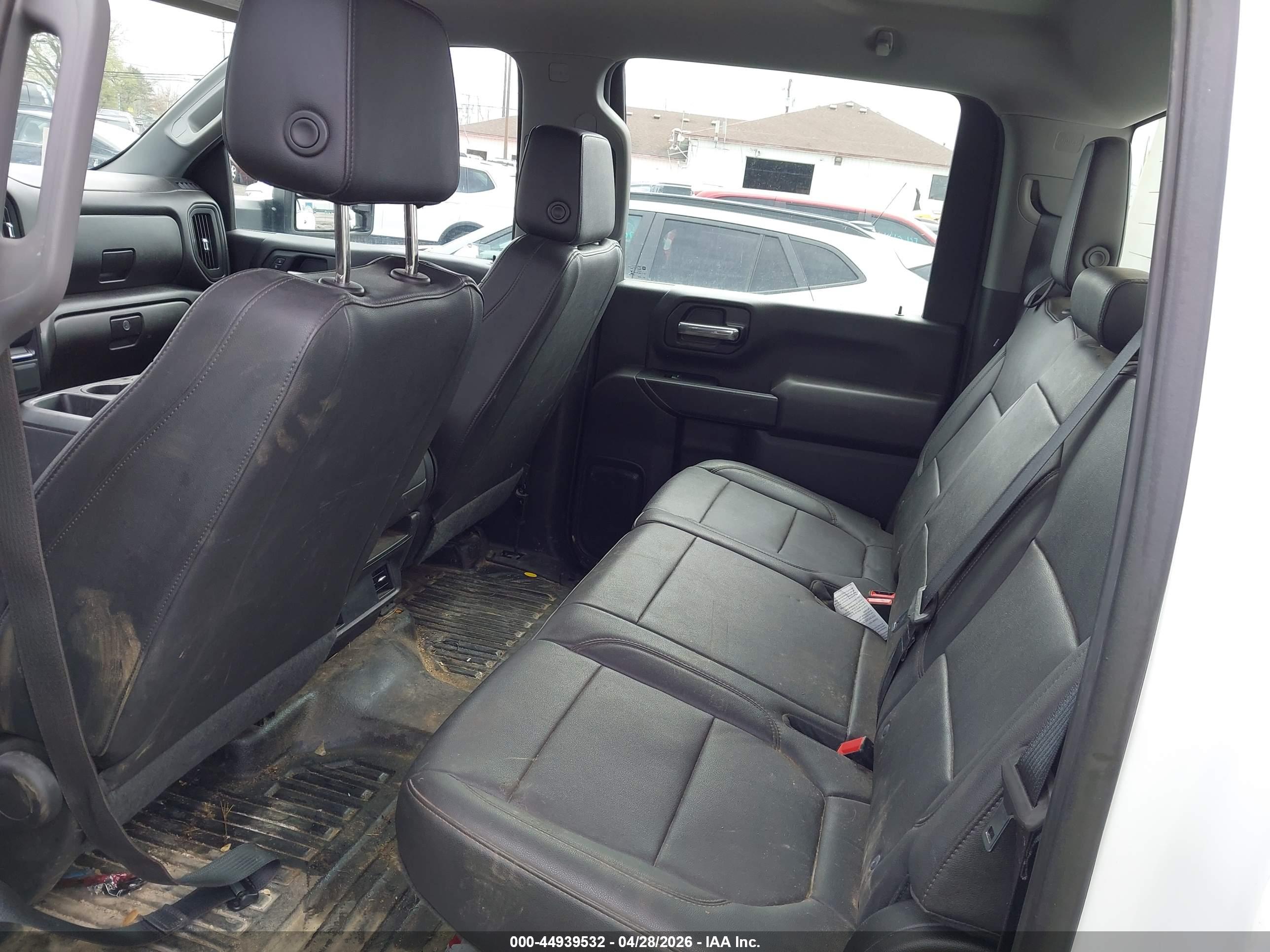 CHEVROLET SILVERADO image 8