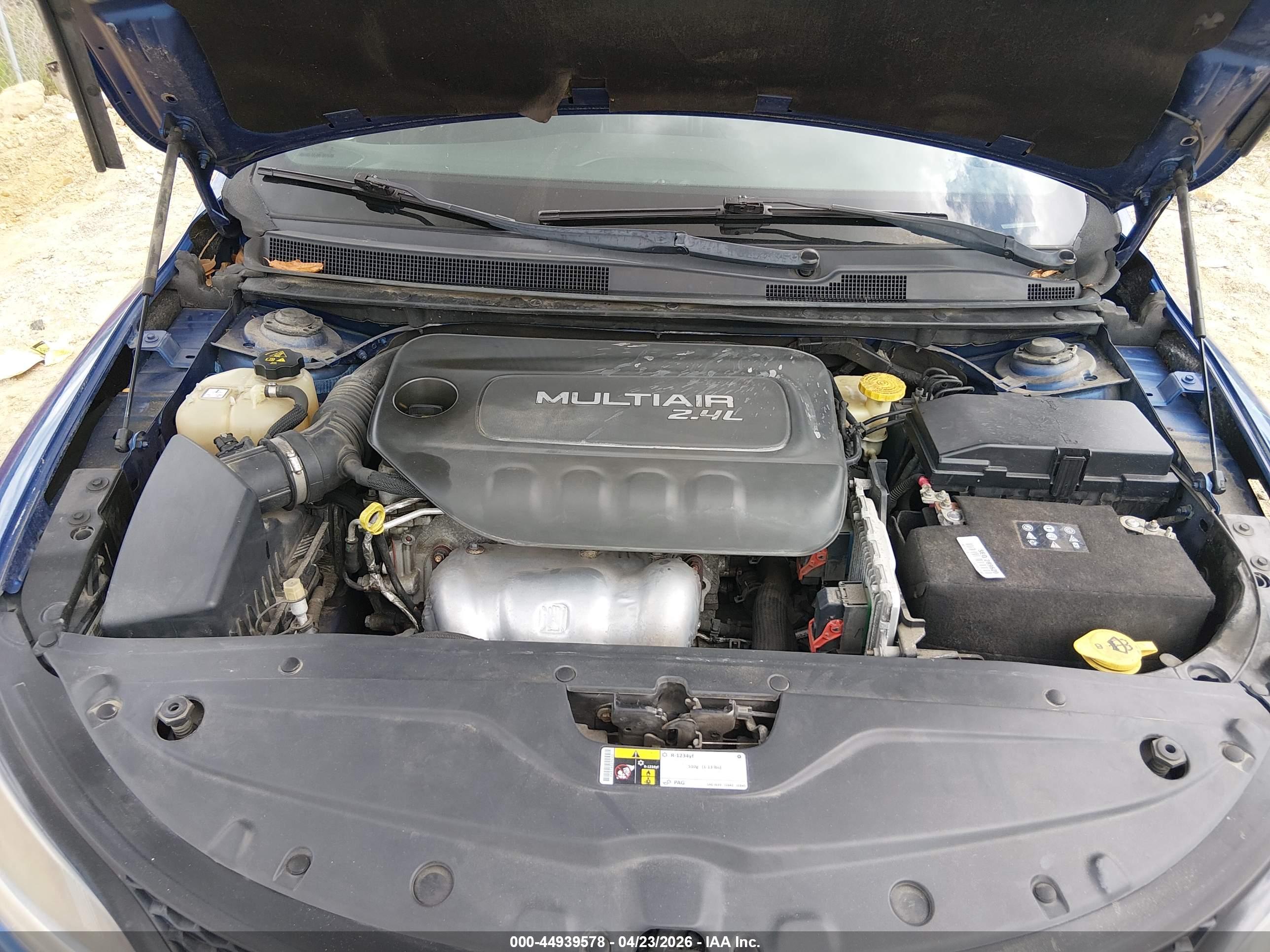 CHRYSLER 200 image 10