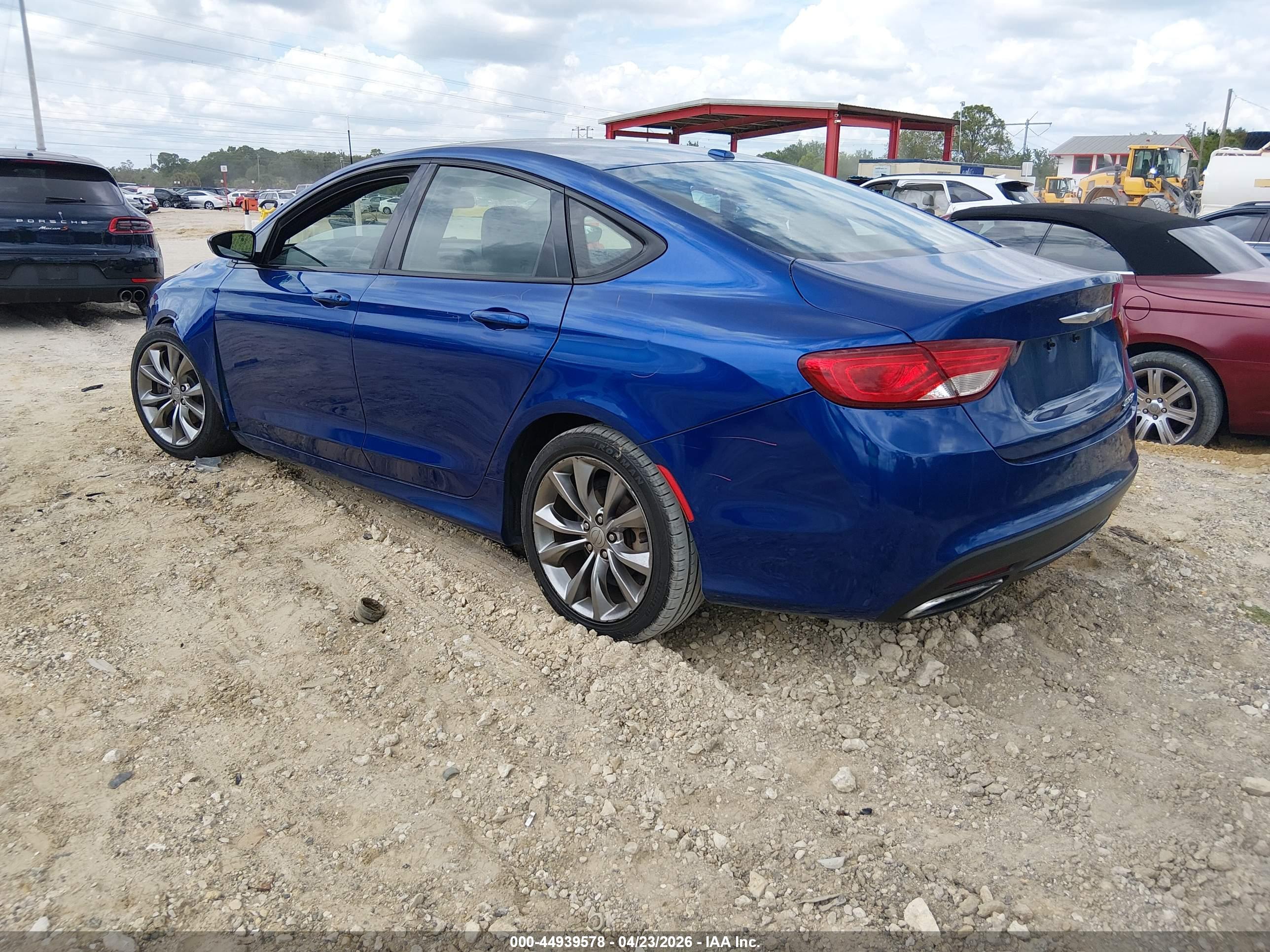 CHRYSLER 200 image 3
